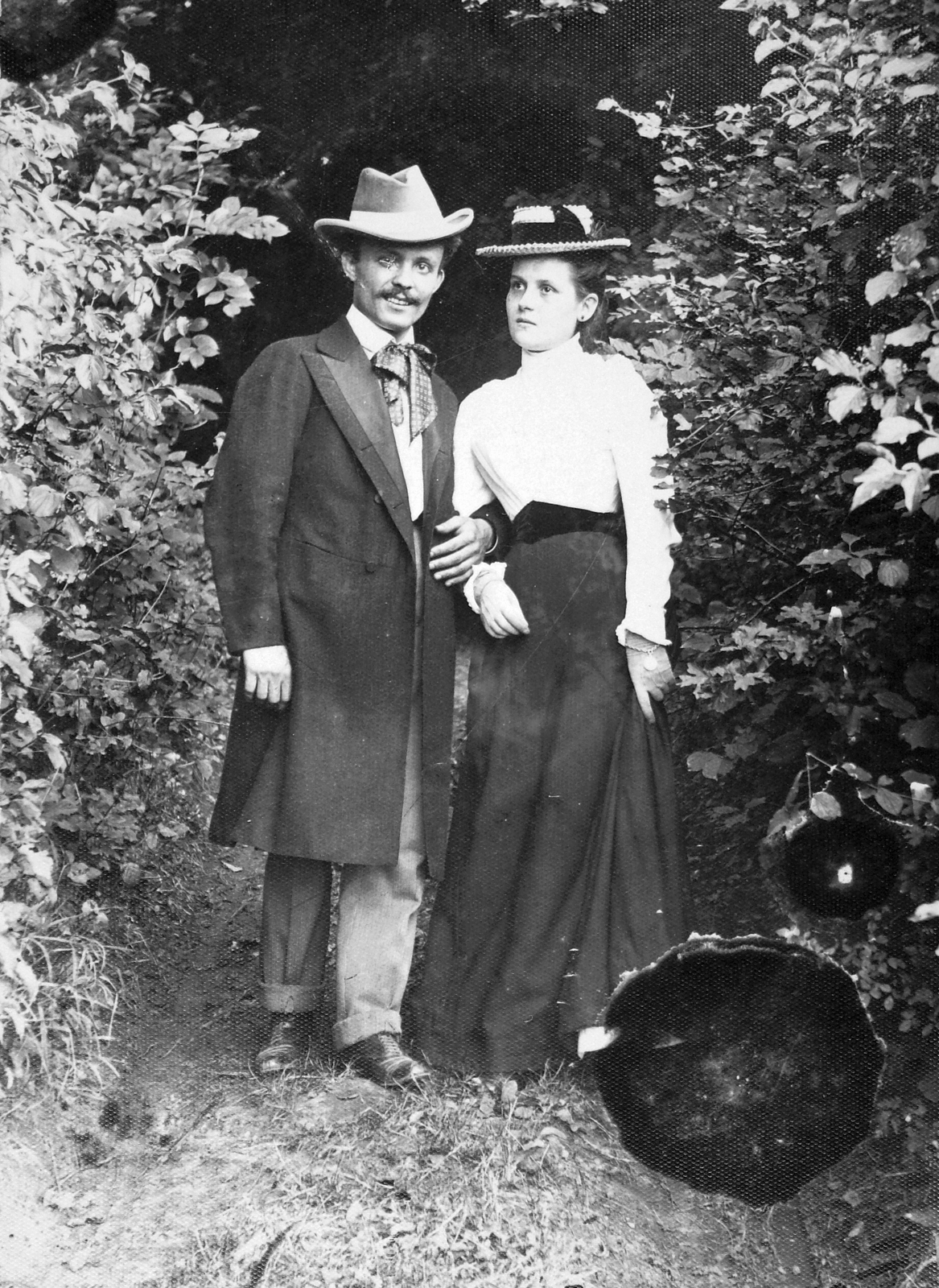 1912, Lakatos Mária, hat, garden, man and woman, tie, Fortepan #22075