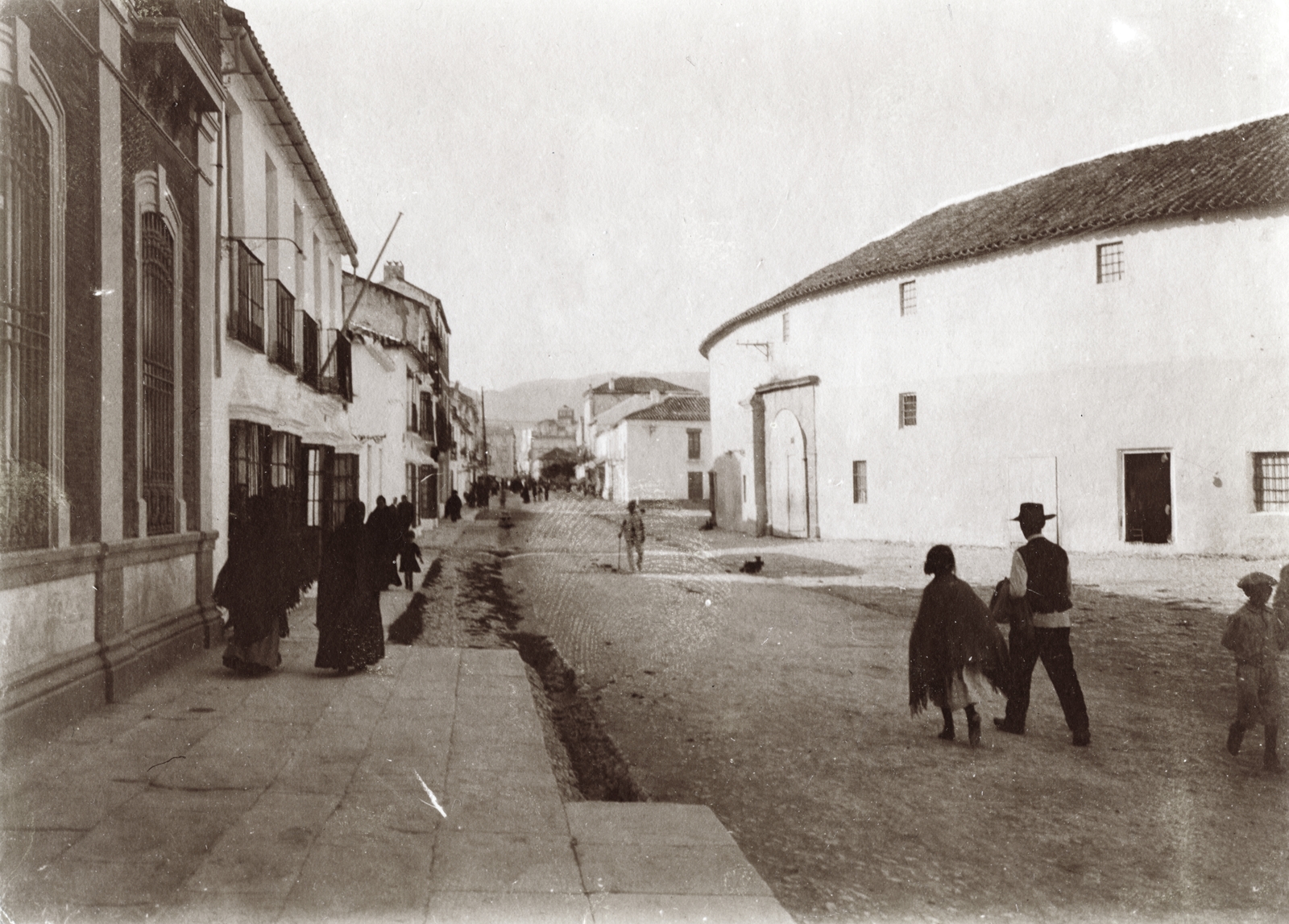 Spain, Calle Virgen de la Paz (Avenida San Carlos), jobbra a bikaviadal épülete., 1915, Jakucs János, Fortepan #220807