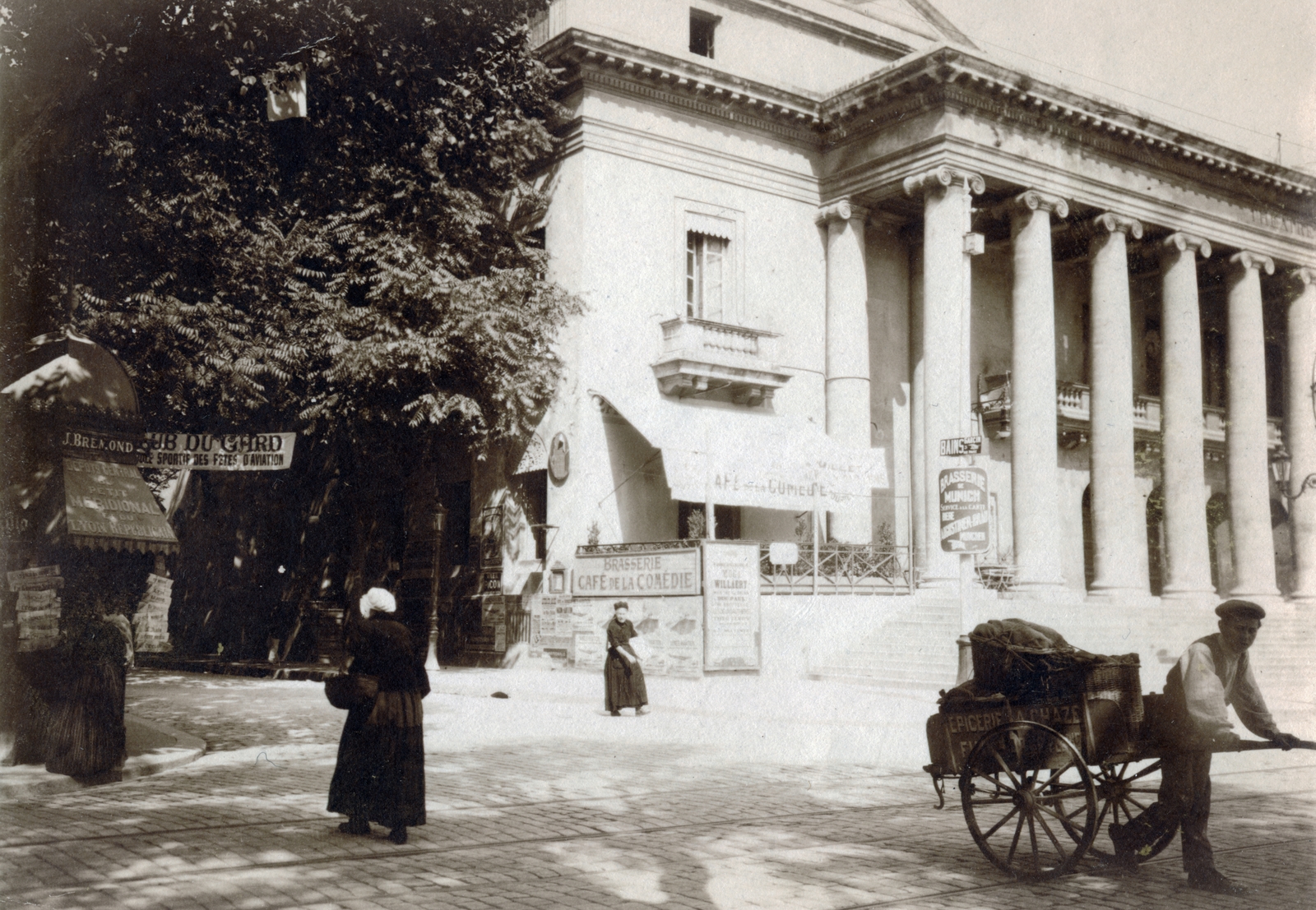France, Nîmes, Place de la Maison Carrée, Városi Színház (Théâtre municipal)., 1915, Jakucs János, Fortepan #220809