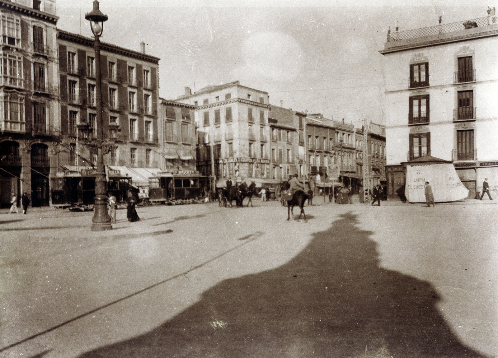 Spain, Zaragoza, Plaza de España (Plaza de la Constitución), szemben a Calle de Coso, kissé balra a Calle Don Jaime I torkolata., 1915, Jakucs János, street view, shadow, Fortepan #220817