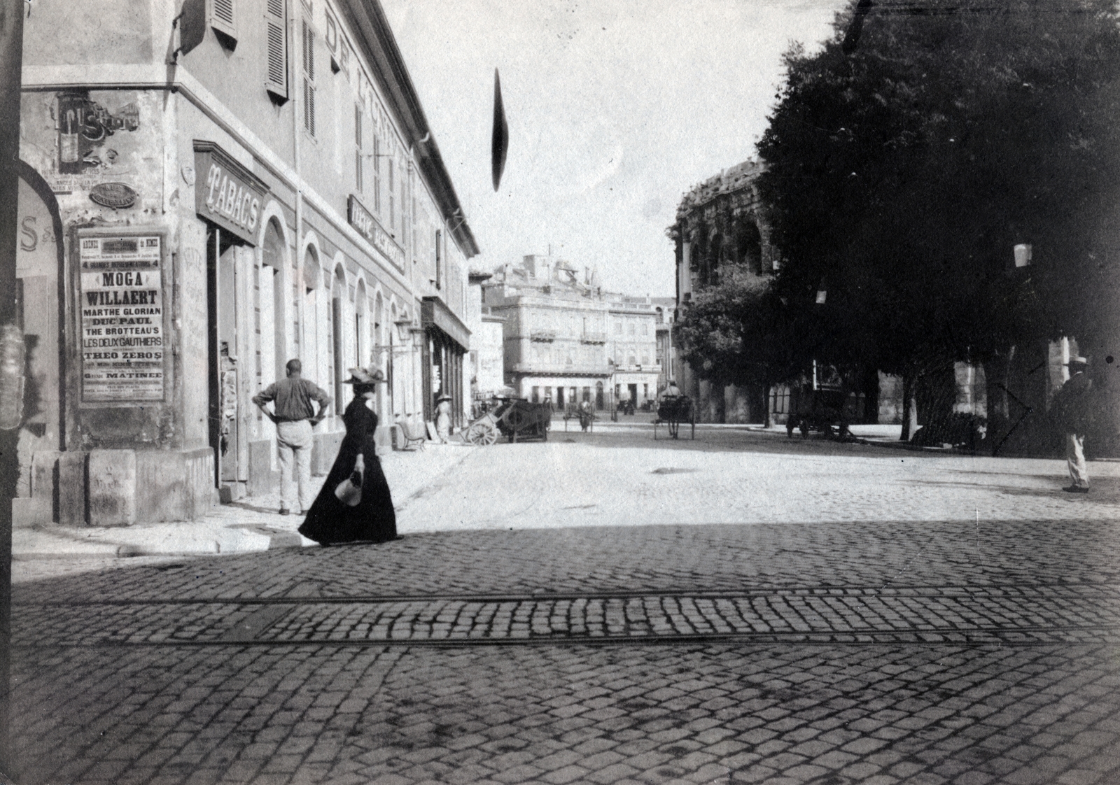 France, Nîmes, Bd des Arènes, jobbra a római amfiteátrum (Arènes de Nîmes)., 1915, Jakucs János, big ashlar, street view, Fortepan #220818