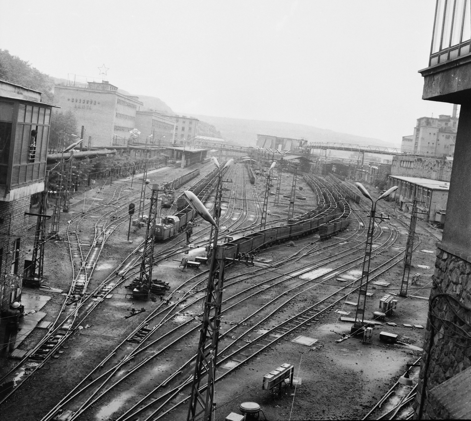 Hungary, Komló, Kossuth-bánya (Altáró), a kisvasúti átrakó., 1975, MHSZ, railway, mining, railway cart, electric locomotive, narrow-gauge railway, catenary wire, Dorog railway cart, Fortepan #22084