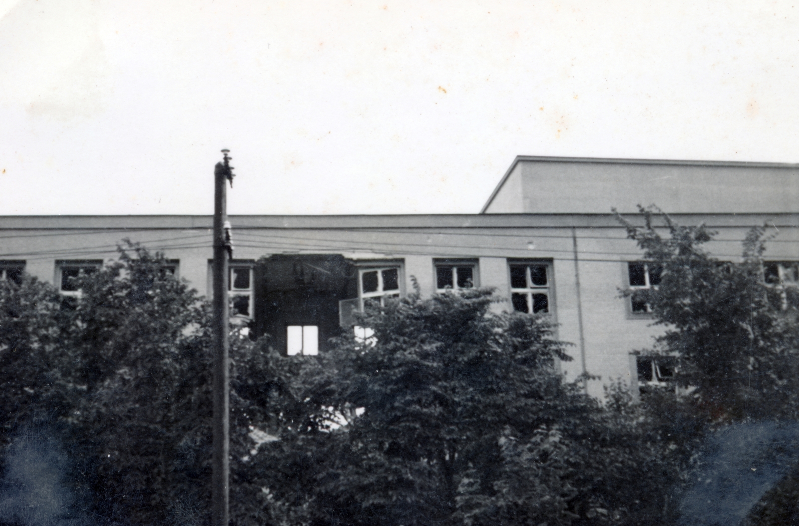 Slovakia, Košice, ulica Postová (gróf Teleki Pál utca) 18 - 20., Postapalota az 1941. június 26.-i bombázás után., 1941, Matthaeidesz Konrád, damaged building, Fortepan #220879