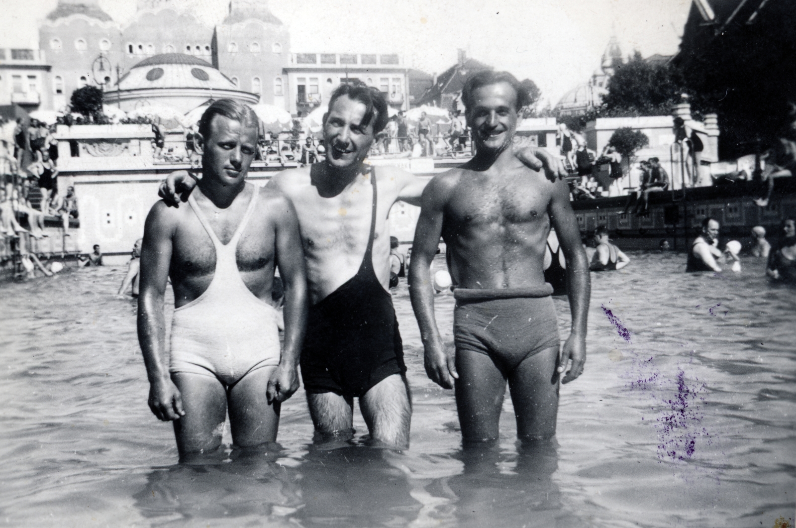 Hungary, Budapest XI., Gellért Gyógyfürdő, hullámmedence., 1932, Jakucs János, Budapest, three people, bathing suit, men, strong, Fortepan #220926
