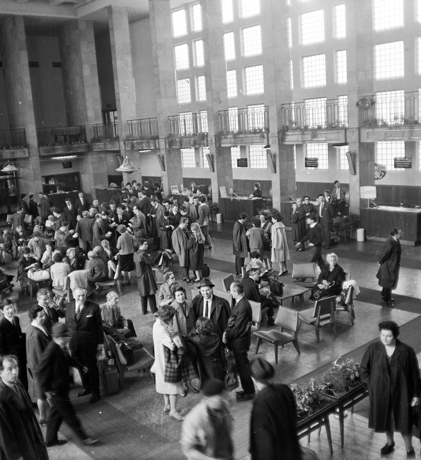 Hungary, Ferihegy (now - Ferenc Liszt) International Airport, Budapest XVIII., várócsarnok., 1966, MHSZ, airport, Budapest, Fortepan #22100