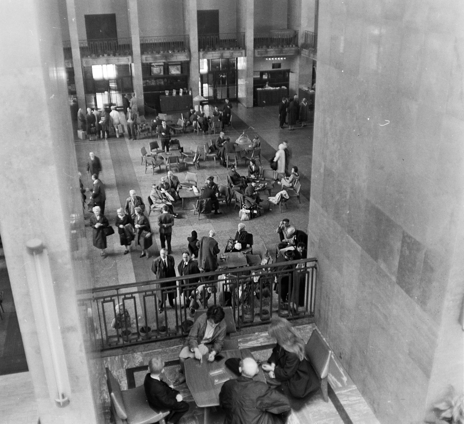 Hungary, Ferihegy (now - Ferenc Liszt) International Airport, Budapest XVIII., várócsarnok., 1966, MHSZ, airport, Budapest, Fortepan #22105