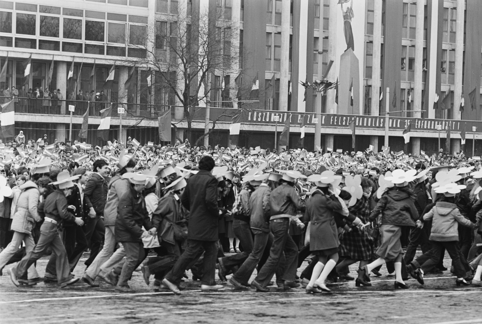 Hungary, Budapest XIV., Dózsa György út, Felvonulási tér., 1980, MHSZ, mass, April 4 celebration, Budapest, Fortepan #22110