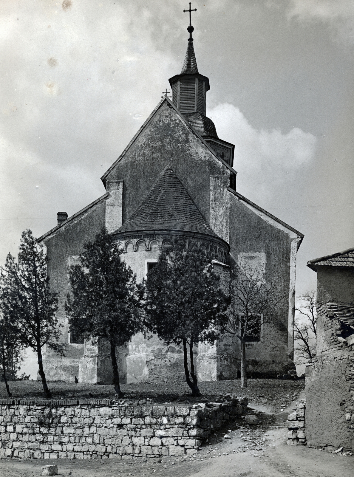 Magyarország, Felsőörs, Béke utca, szemben a Batthyány téren a Bűnbánó Magdolna-templom, a római katolikus volt prépostsági templom., 1929, Laborcz György, Fortepan #221146