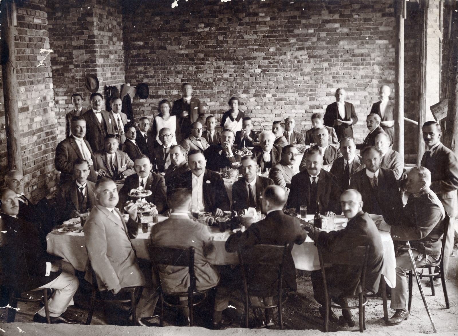 Hungary, Budapest II., a Bimbó út 1. számú bérpalota bokréta-ünnepélye., 1927, Laborcz György, Budapest, beer, glass, table, Fortepan #221149
