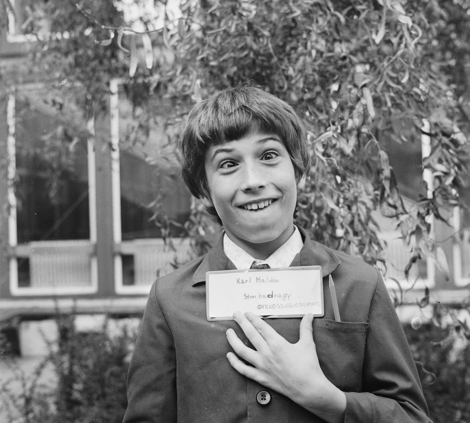 Hungary, 1980, MHSZ, jesting, kid, posture, actor, pencil, board, message, grimace, Fortepan #22117