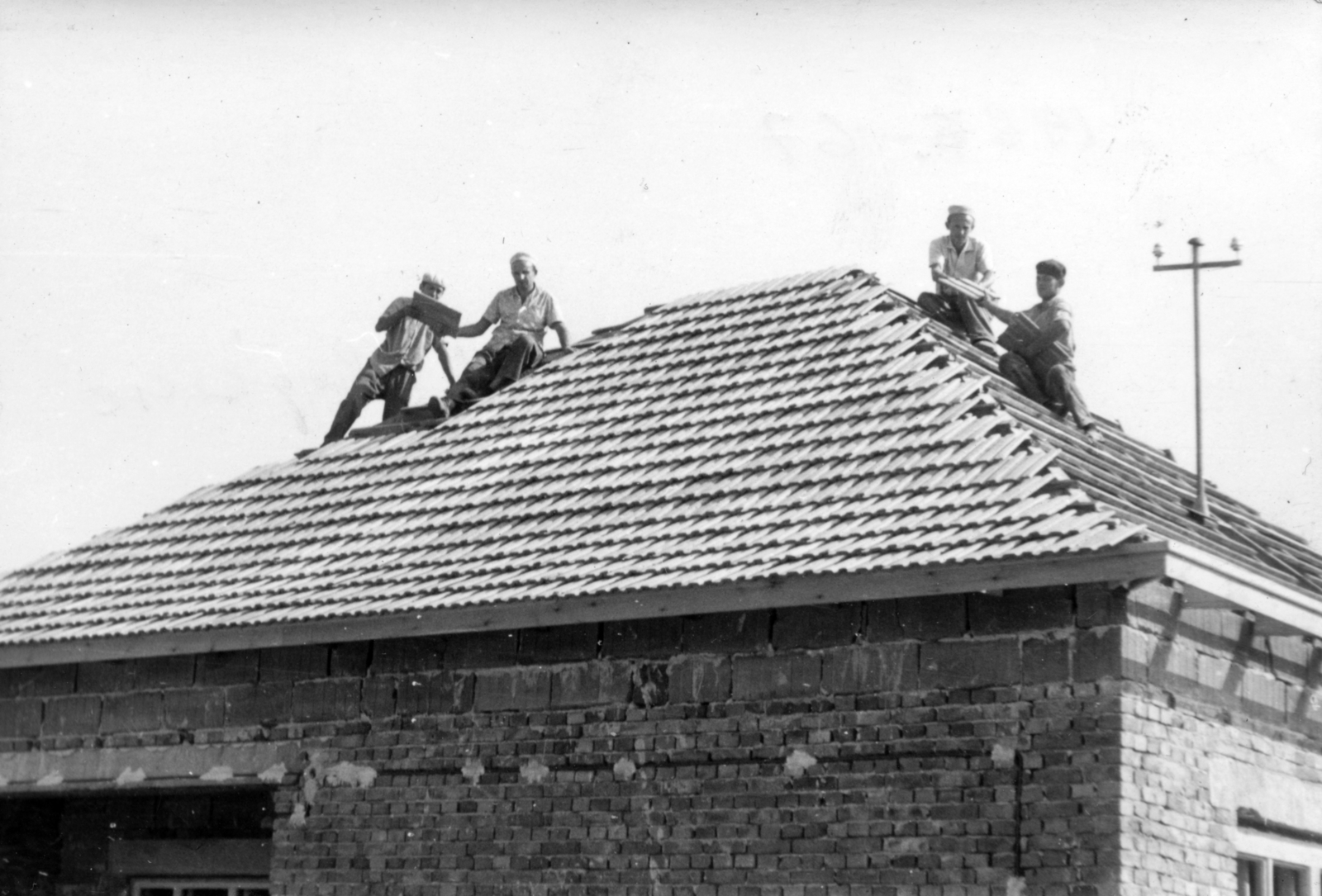 1959, Laborcz György, roofer, brick wall, roofing, aerial, construction, Fortepan #221232