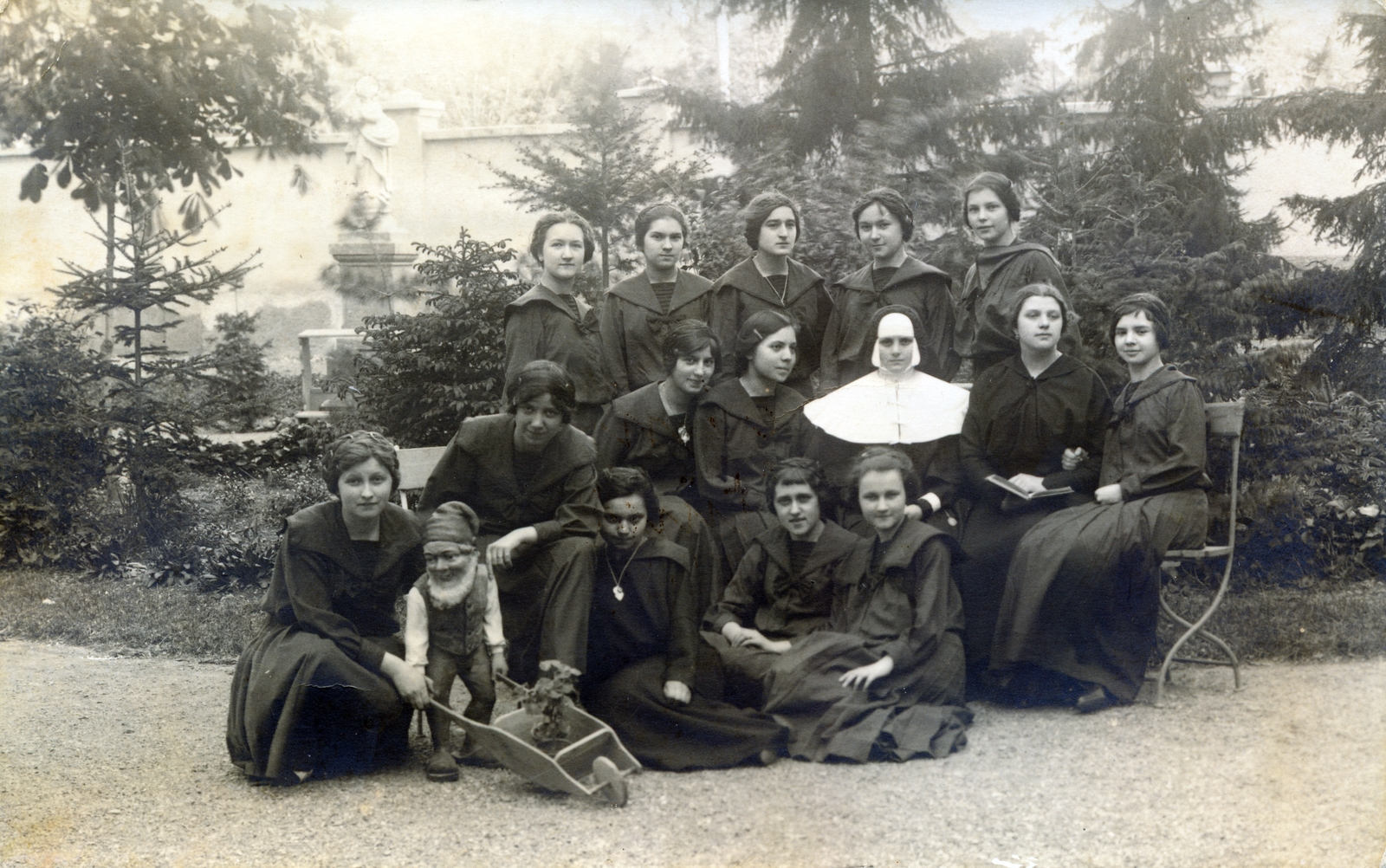 1915, Fekete Bernadette, class photo, nun, girls' class, gnome, wheelbarrow, Best of, Fortepan #221330