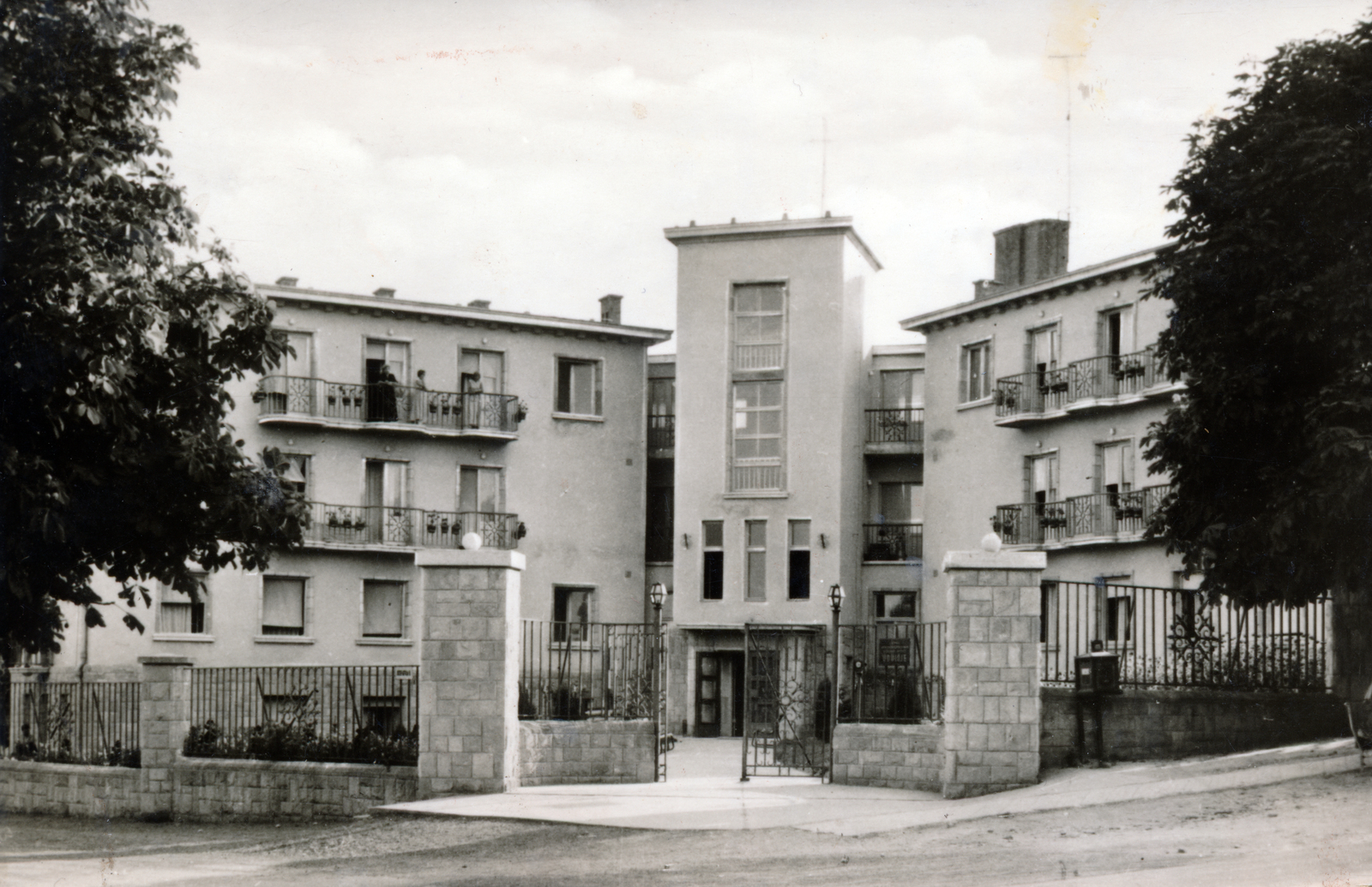 Hungary, Hévíz, Kisipari Szövetkezetek Kölcsönös Biztosító Intézete (KSzKBI) üdülője., 1963, Juhász Anette, Fortepan #221422