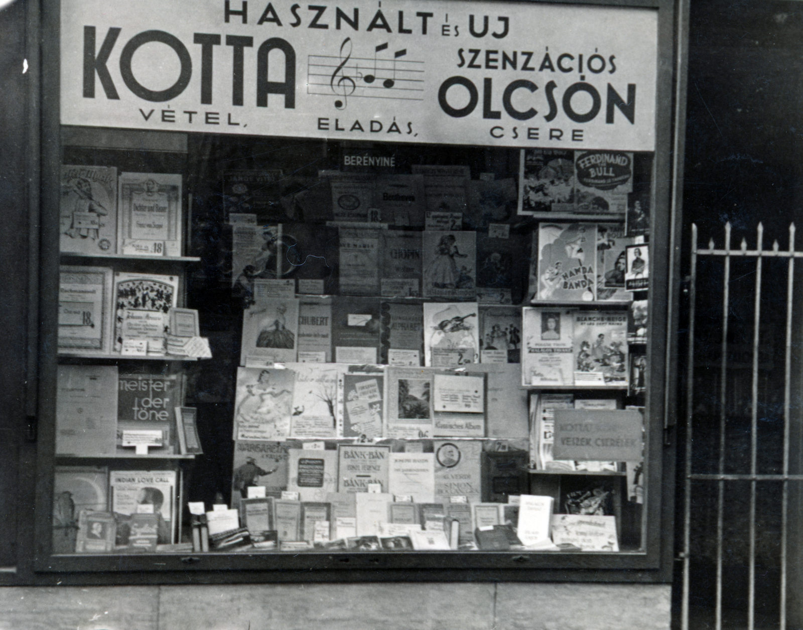 Hungary, Budapest VI., Andrássy út 42., 1941, Jakucs János/Czeisler család, Budapest, store display, Show window, sheet music, music, Fortepan #221471