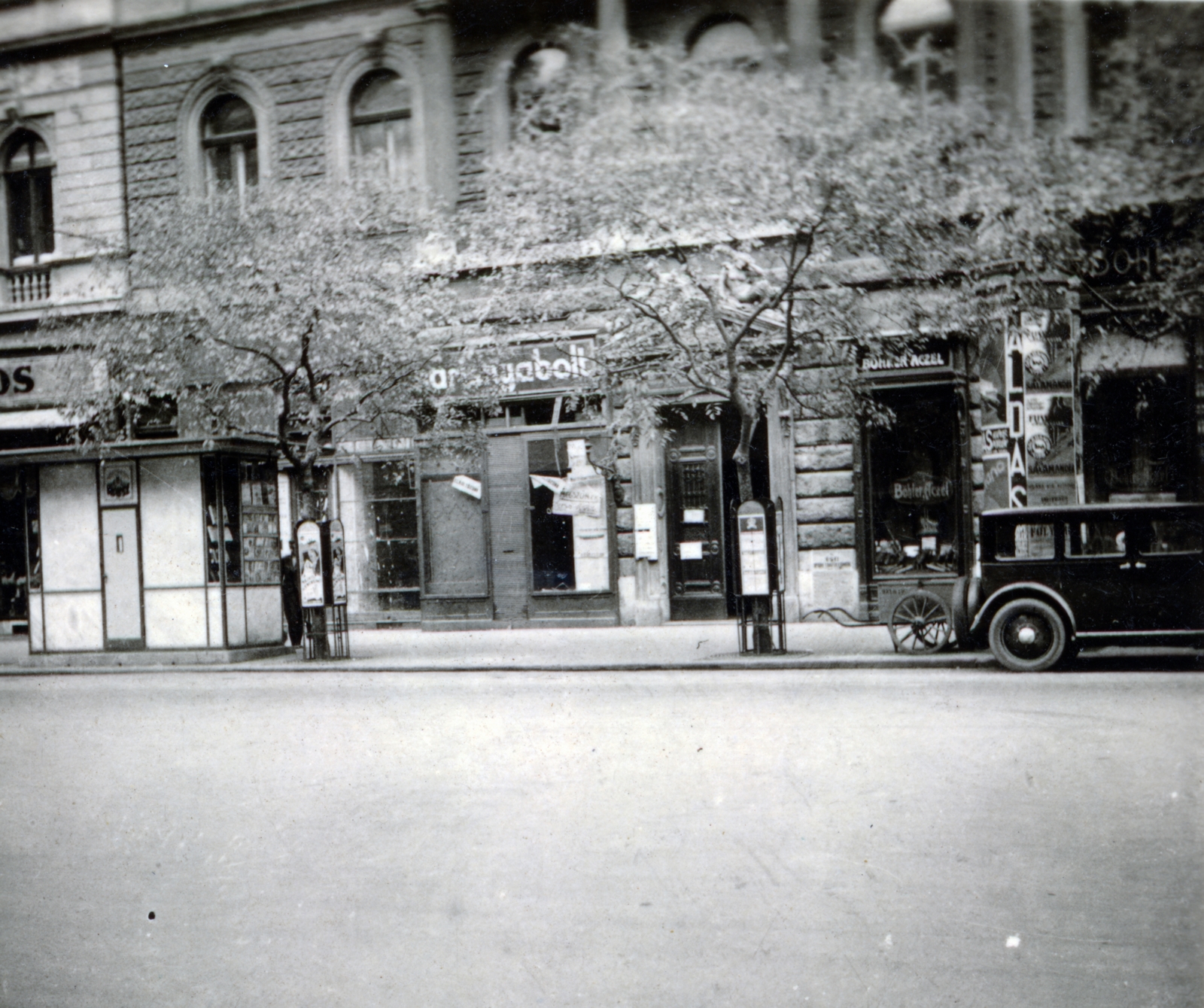 Hungary, Budapest VI., Andrássy út 41., 1941, Jakucs János/Czeisler család, Budapest, street view, stocking shop, Fortepan #221478