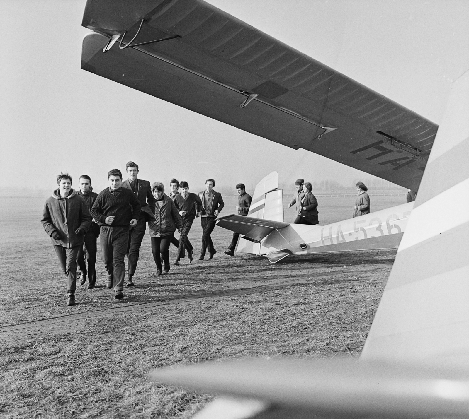 Hungary, Dunakeszi, repülőtér, Rubik R-26S Góbé vitorlázó repülőgépek., 1969, MHSZ, Hungarian brand, airplane, airport, sailplane, Fortepan #22157