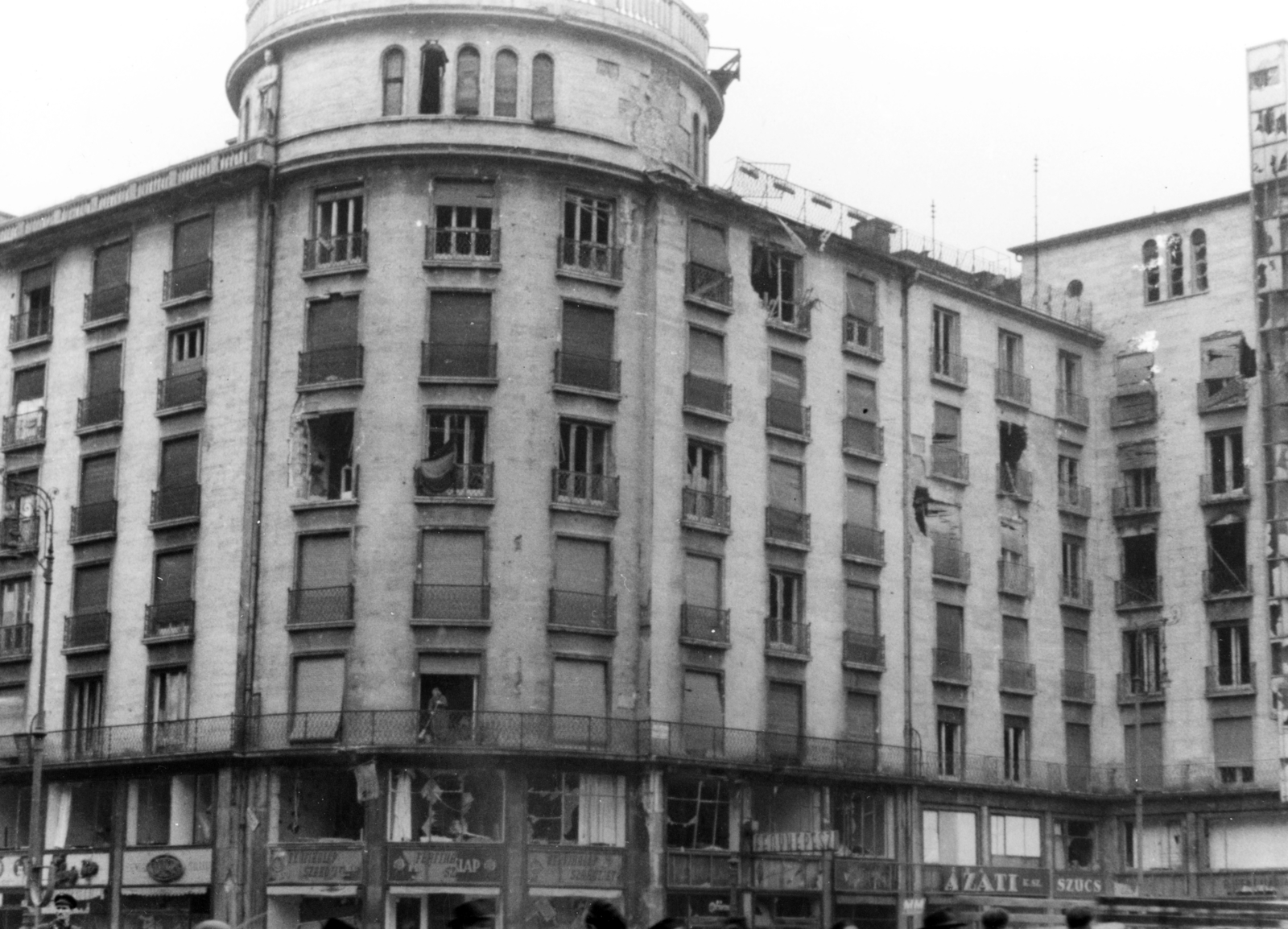 Hungary, Budapest VII., Astoria kereszteződés, Károly (Tanács) körút - Rákóczi út sarok, MTA lakóház., 1956, Darányi Sándor, Budapest, damaged building, Fortepan #221606