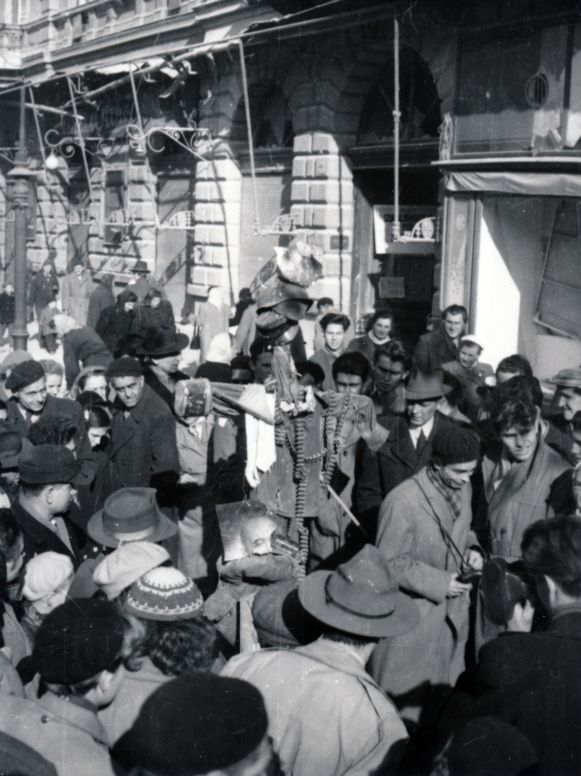 Hungary, Budapest VIII., a felvétel a József körút 46. számú ház előtt készült., 1956, Matthaeidesz Konrád, revolution, Budapest, Fortepan #221660