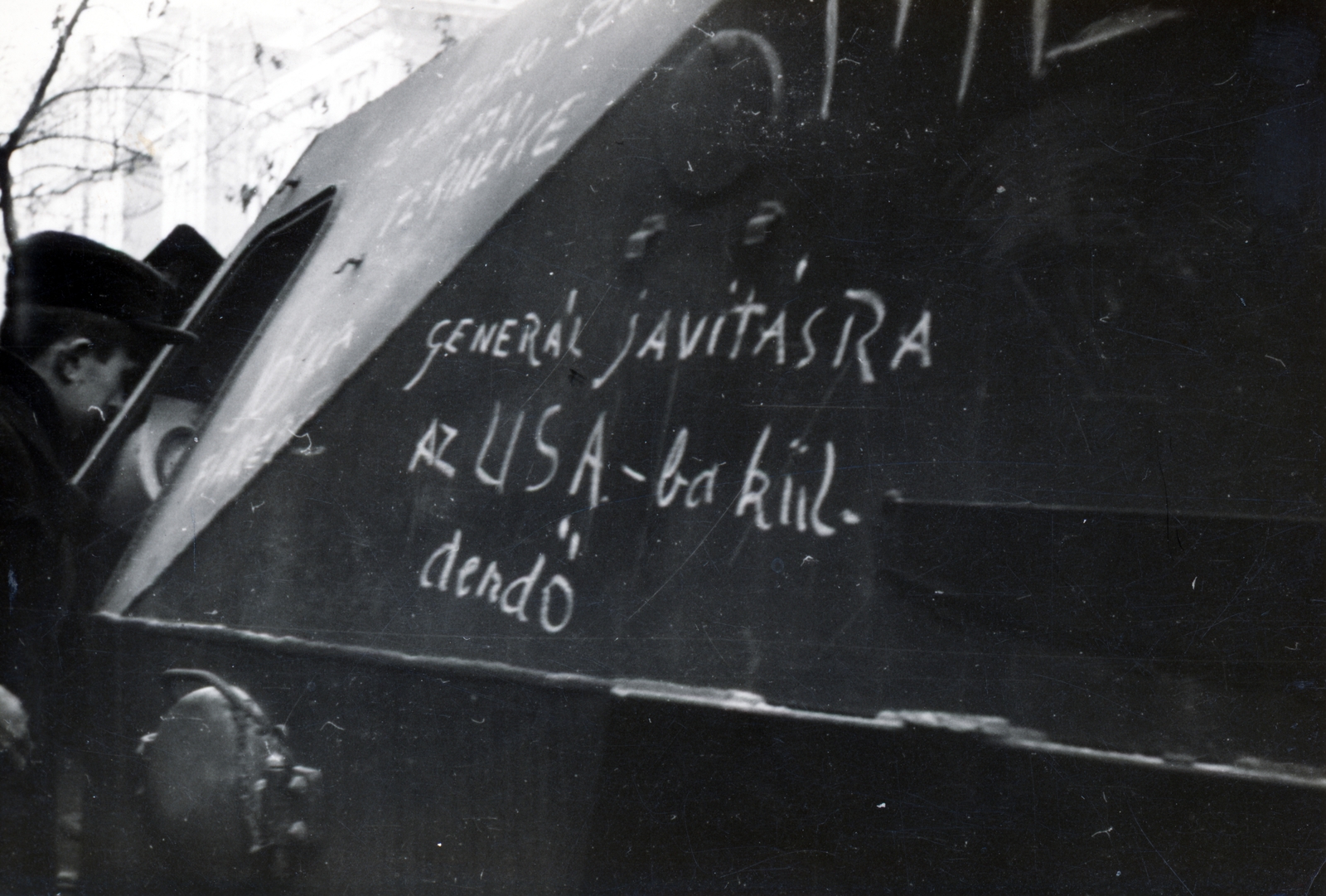 Hungary, Budapest VIII., Üllői út, kiégett szovjet BTR-152 páncélozott lövészszállító jármű, balra a háttérben a BOTE (később Semmelweis Egyetem) épületei., 1956, Matthaeidesz Konrád, Budapest, revolution, label, Fortepan #221714