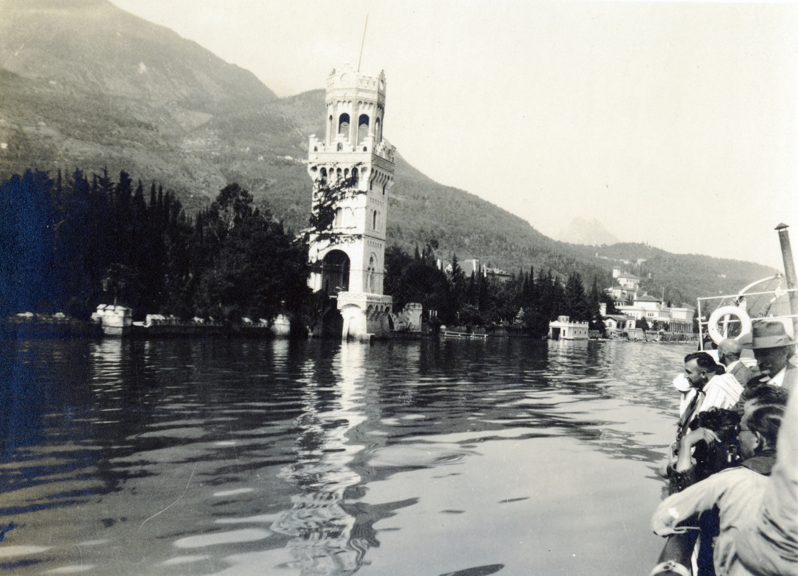 Olaszország, Gardone Riviera, Garda-tó, a Torre San Marco (korábban Torre Ruhland)., 1925, Garamvölgyi Lajos, Fortepan #221851