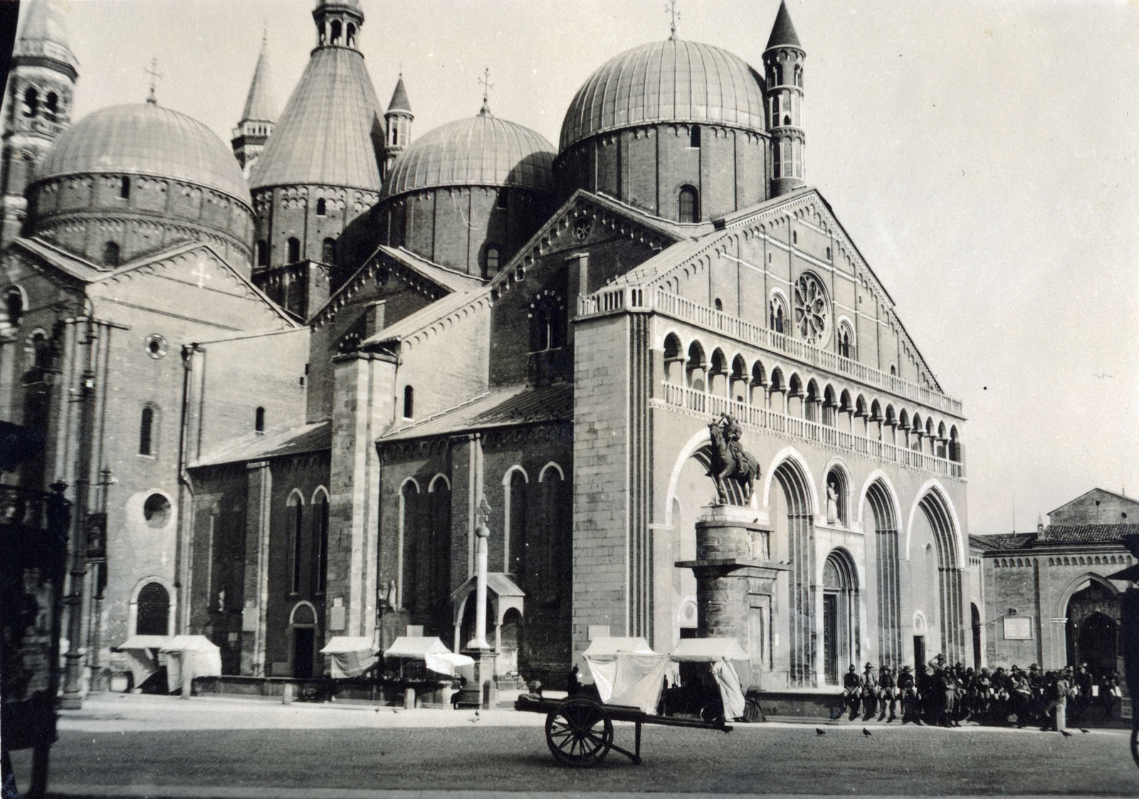 Italy, Padua, Piazza del Santo, Szent Antal-bazilika., 1925, Garamvölgyi Lajos, cart, Fortepan #221853