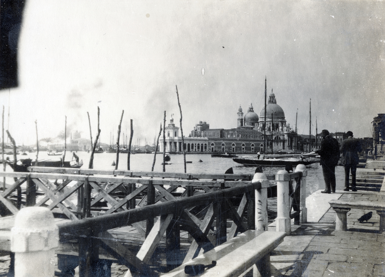 Olaszország, Velence, Riva degli Schiavoni, szemben a Vámház és a Santa Maria della Salute fogadalmi templom., 1925, Garamvölgyi Lajos, Fortepan #221855