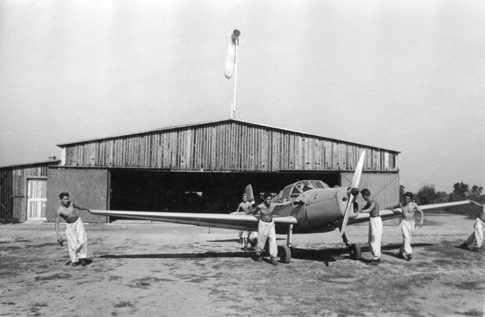 1953, Nasztanovics Ferenc, airplane, hangar, Zlín Z381 Sparrow, Fortepan #222044