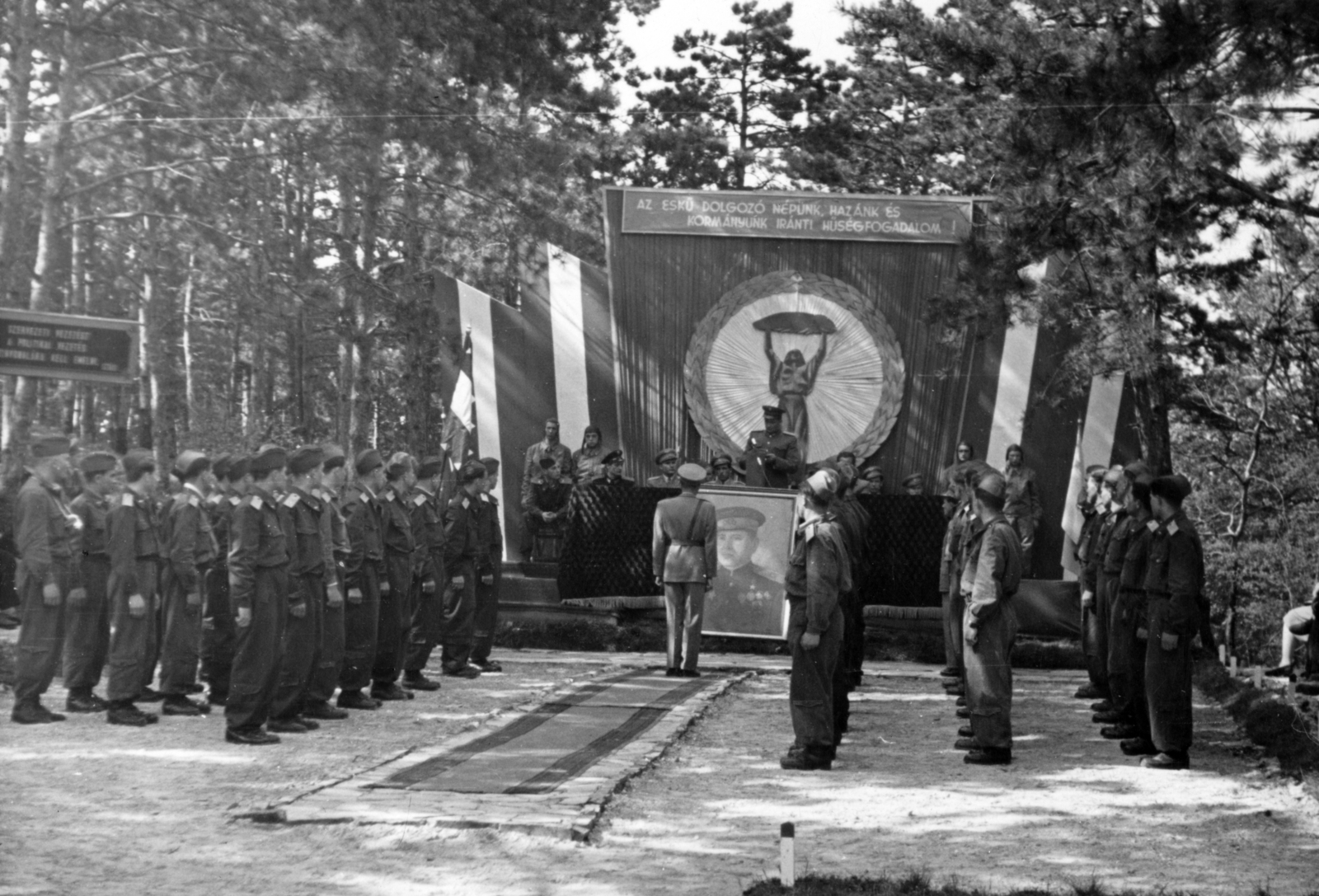 1951, Nasztanovics Ferenc, political decoration, military parade, carpet, Fortepan #222168