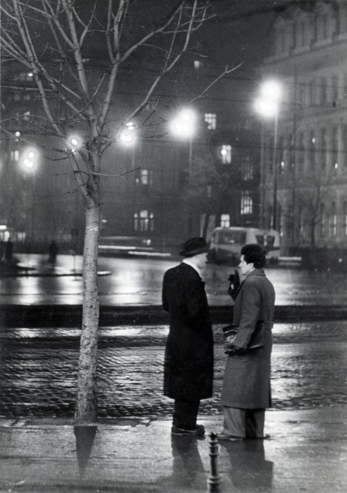 1952, Dőri fotó Kolozsvár, beszélgetés, férfiak, este, Fortepan #222222