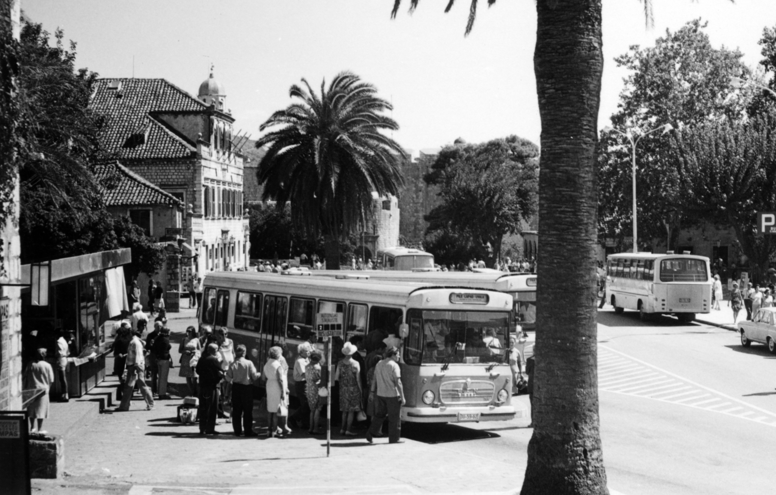 Croatia, Dubrovnik, Brsalje ulica (Put Marsala Tita), háttérben a Pila-kapu., 1971, Székely Pál, Fortepan #222307