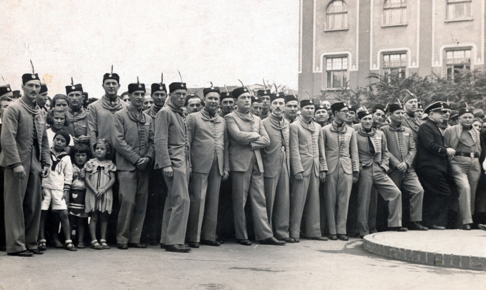 Serbia, Subotica, Szabadság tér (Trg Slobode), a Városháza előtt., 1936, Milkó, Fortepan #222482