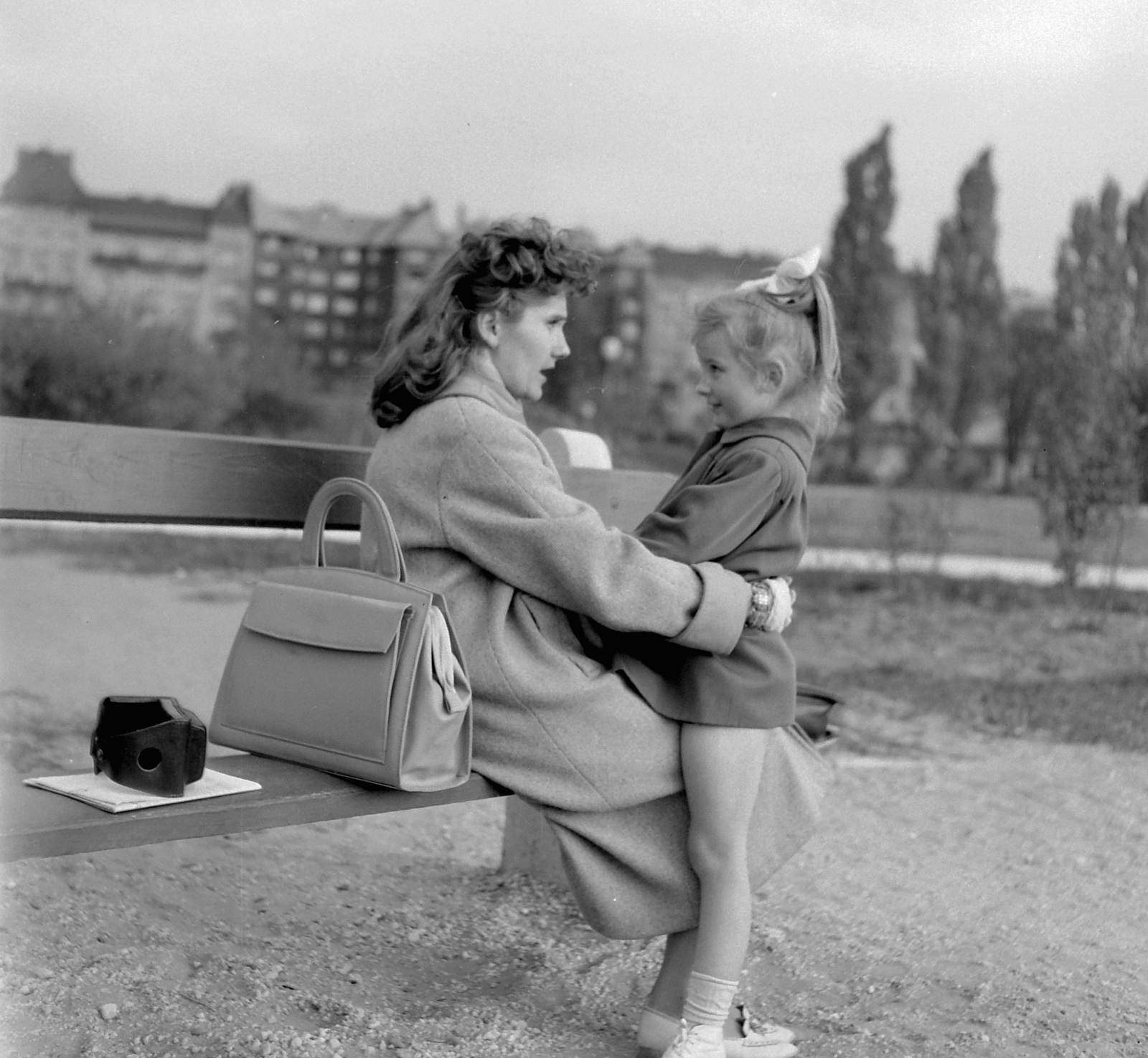 Hungary, Budapest XI., Park a Feneketlen-tónál, háttérben a Fadrusz utca házai., 1959, Pálfi Balázs, Budapest, Fortepan #22249