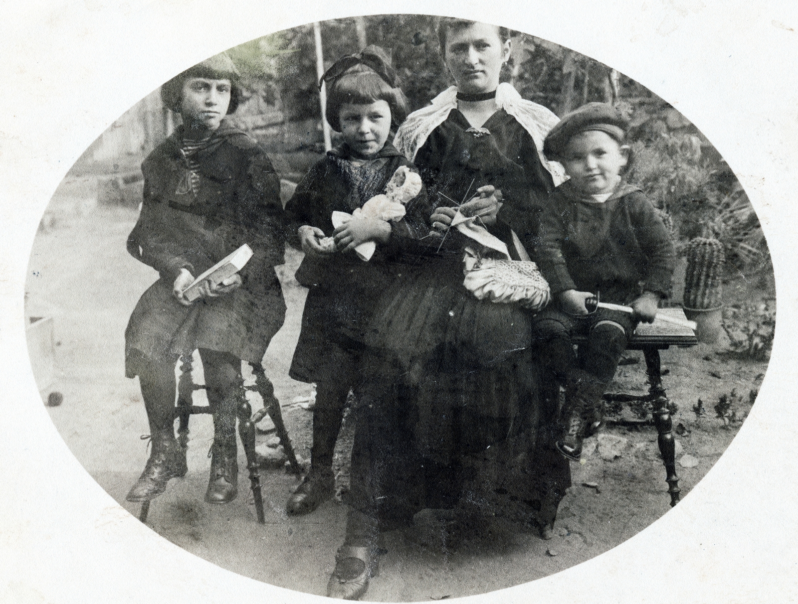 1918, Milkó, toy, toy doll, handcraft, sword, family, doll, Fortepan #222492