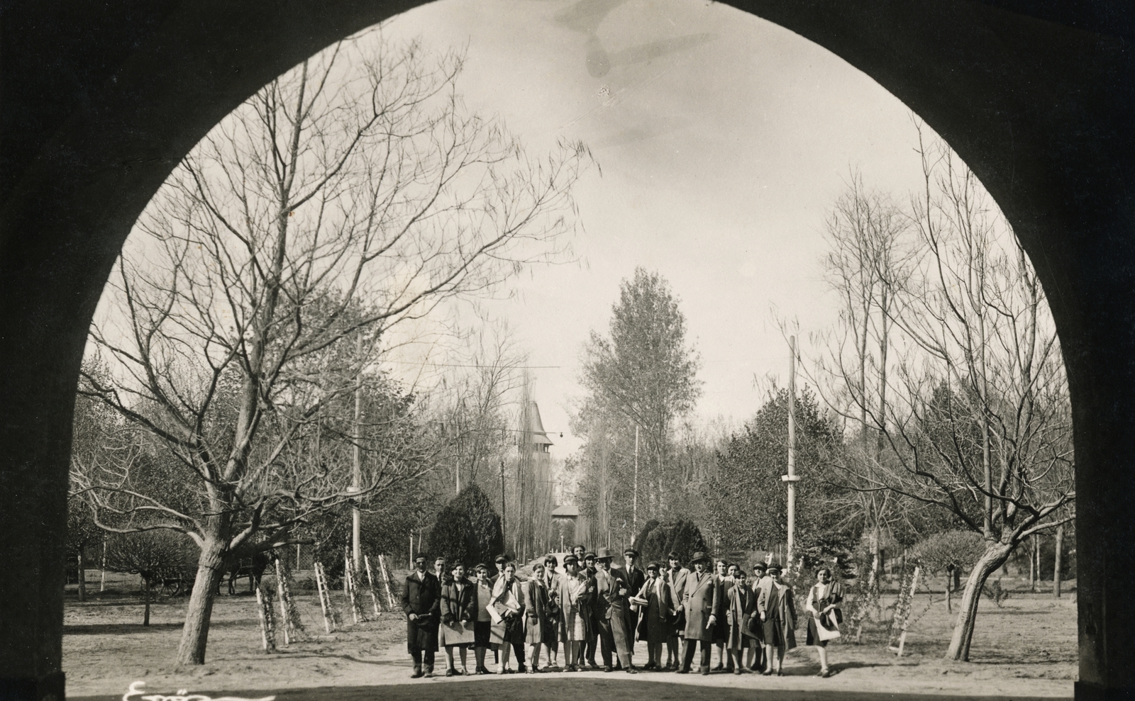 Serbia, Palić, a Vigadó födött átjárójától a Víztorony felé fényképezve., 1942, Milkó, Fortepan #222551