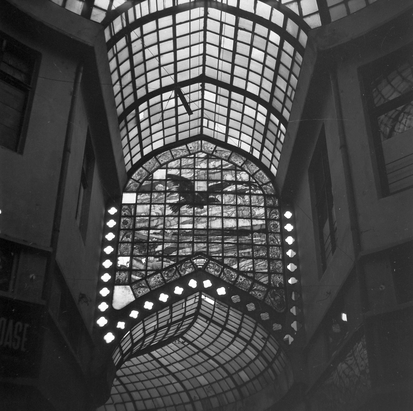 Romania,Transylvania, Oradea, Fekete Sas szálló., 1961, Pálfi Balázs, Secession, palace, passage, Marcell Komor-design, stained glass, Dezső Jakab-design, Fortepan #22256