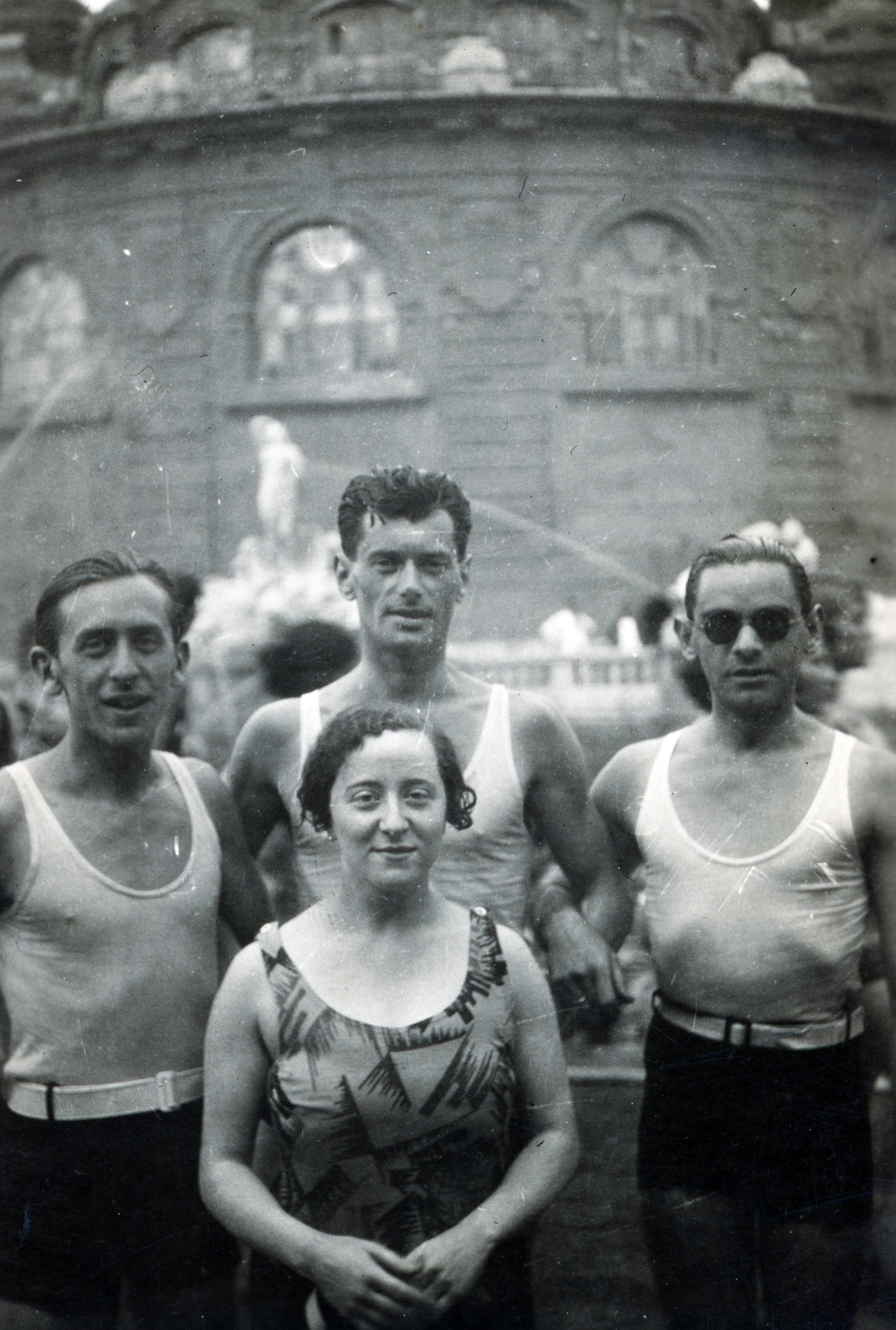 Hungary, Budapest XIV., Széchenyi fürdő., 1937, Sík Endre, Budapest, tableau, bathing suit, belt, vest, Fortepan #222625