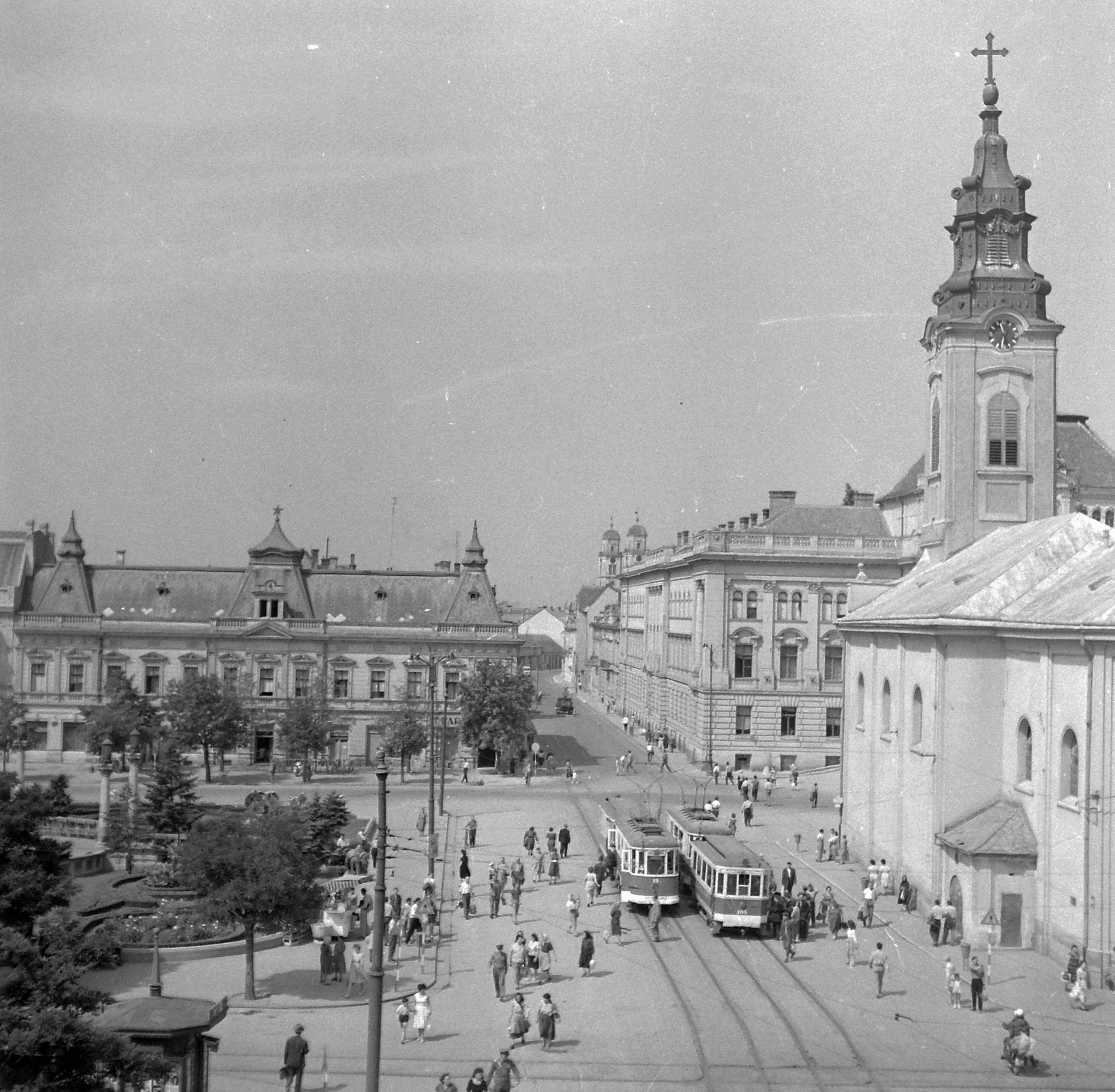 Romania,Transylvania, Oradea, Szent László tér (Piata Unirii), Szent László-templom., 1961, Pálfi Balázs, church, street view, tram, phone booth, Catholic Church, cross, Greek Orthodox Church, church clock, Fortepan #22265