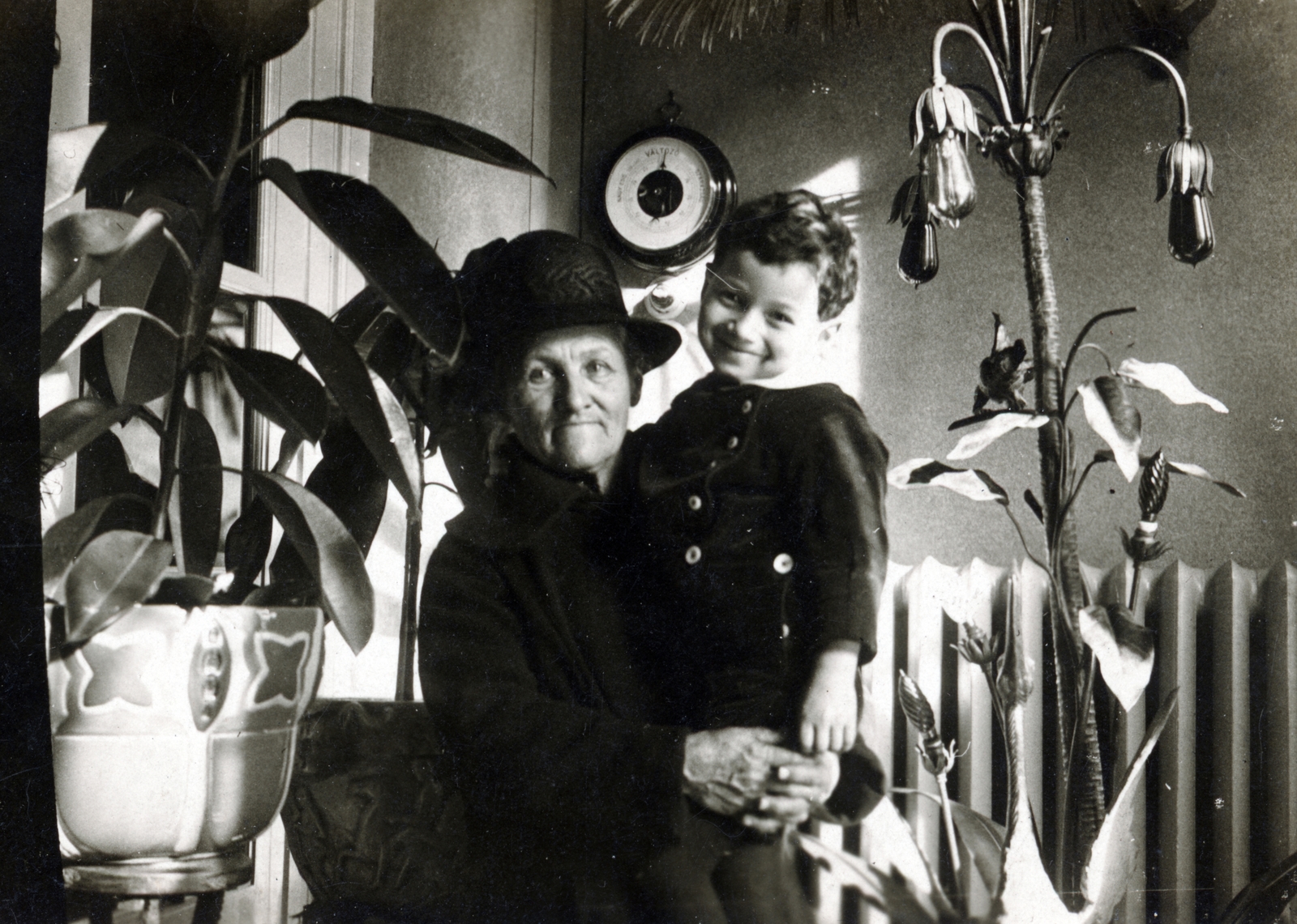 1937, Sík Endre, grandparent, hold in arms, kid, Fortepan #222654