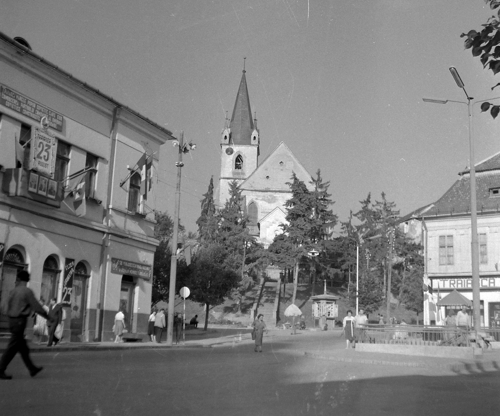 Romania,Transylvania, Târgu Mureș, Bernády György tér, szemben a református Vártemplom., 1961, Pálfi Balázs, Fortepan #22269