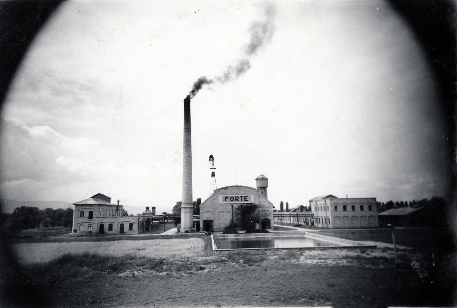 Hungary, Vác, FORTE Fotokémia Vállalat., 1950, Fortepan/Album058, water tower, smoke, chimney, waterworks, Fortepan #222696