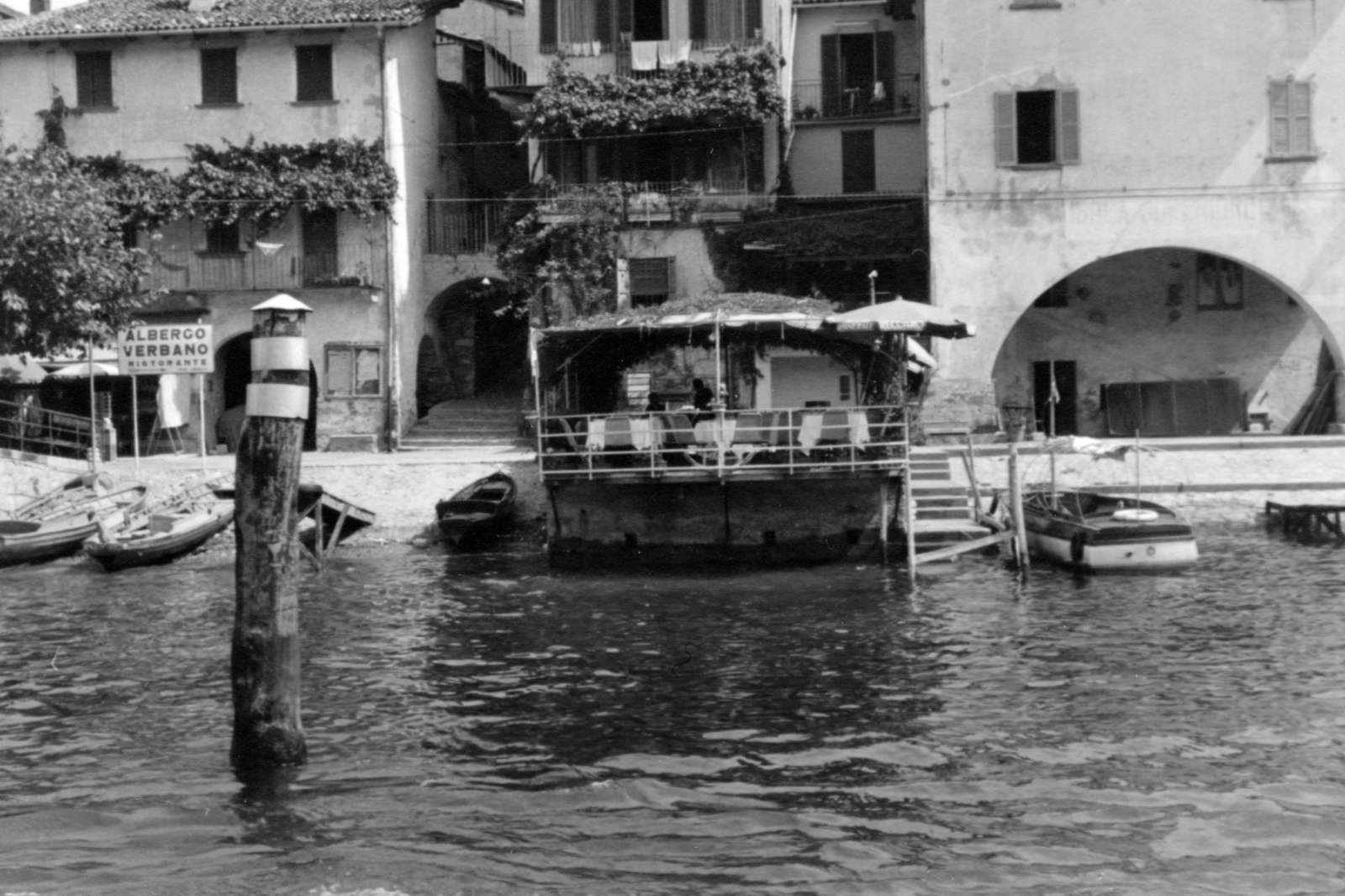 Italy, Stresa, Lago Maggiore, a Szép Sziget (Isola Bella)., 1957, Fejes Anikó, terrace, boat, stilt, Fortepan #222743