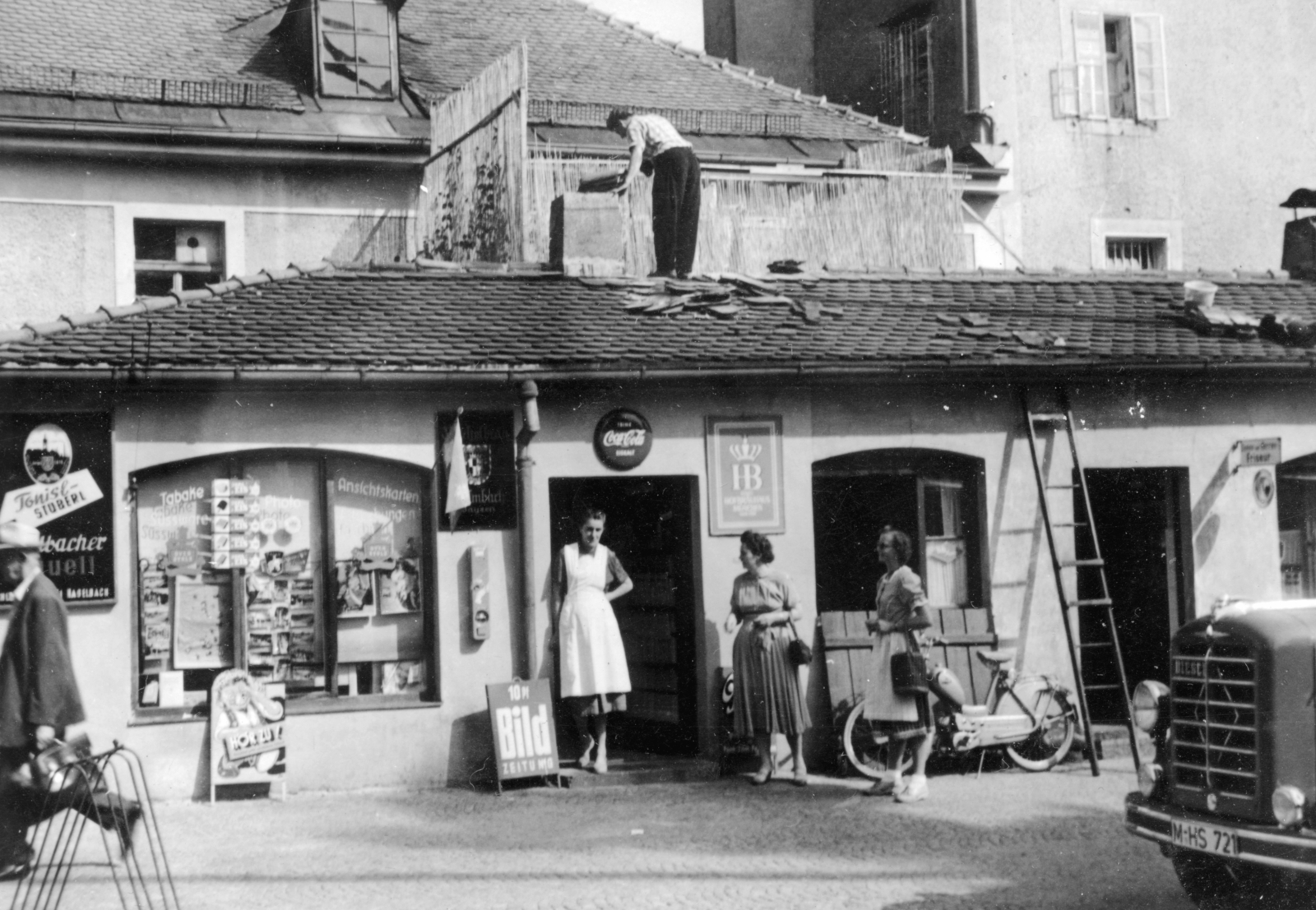 1957, Fejes Anikó, ad, Show window, motorcycle, store display, ladder, german text, roof tiles, bicycle holder, Fortepan #222745