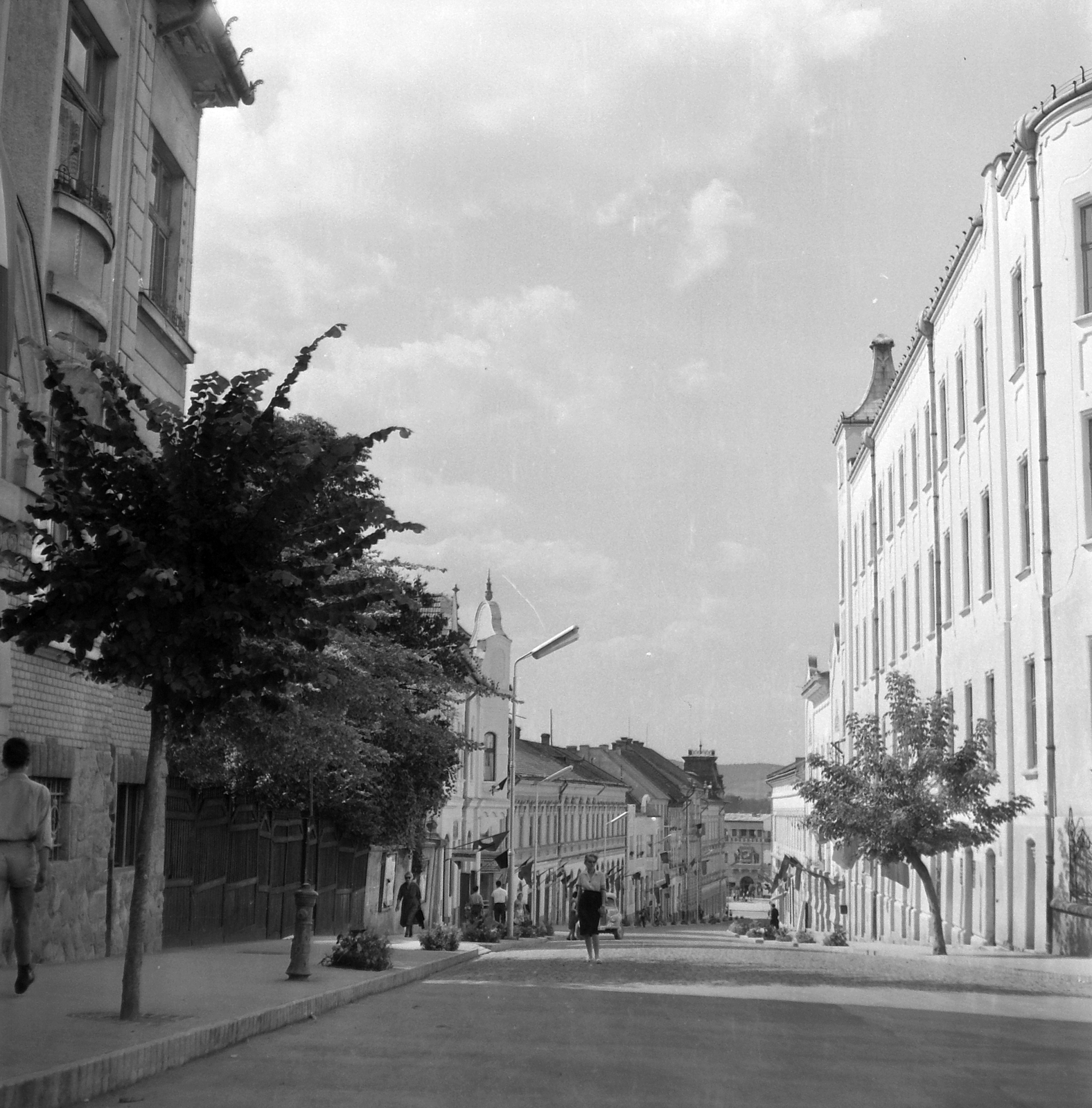 Romania,Transylvania, Târgu Mureș, Bolyai utca, jobbra a Bolyai Líceum oldalhomlokzata., 1961, Pálfi Balázs, Fortepan #22275