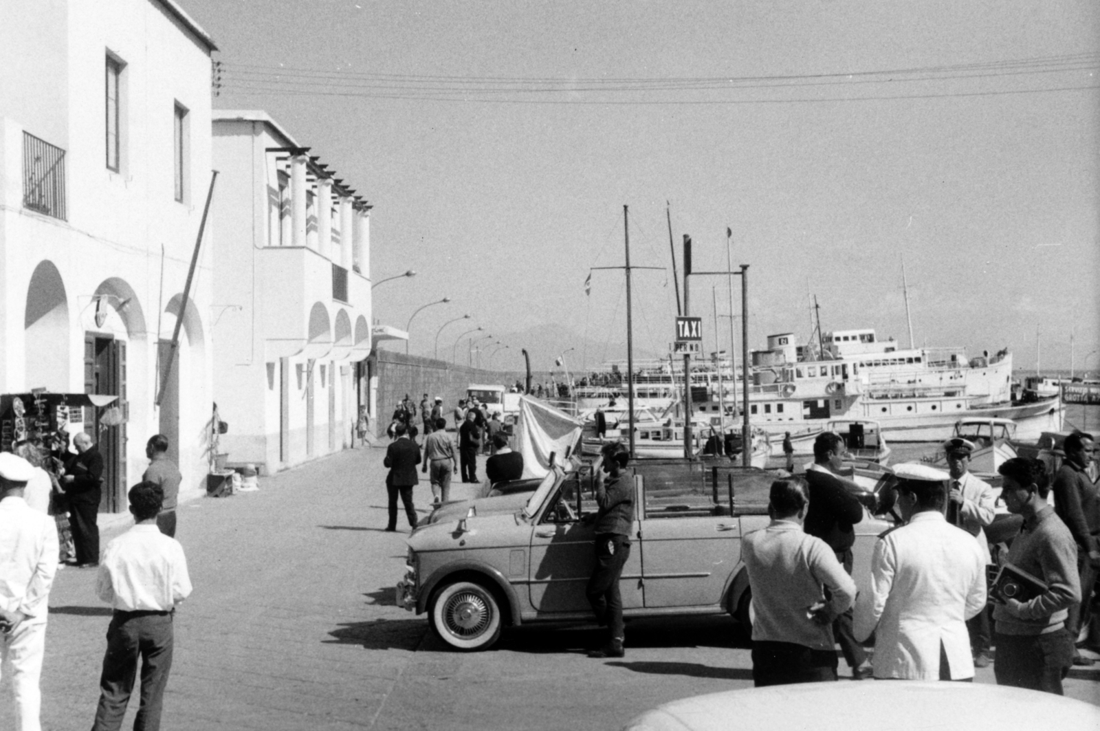 Italy, Capri, kikötő (Marina Grande)., 1957, Fejes Anikó, convertible, Fortepan #222758