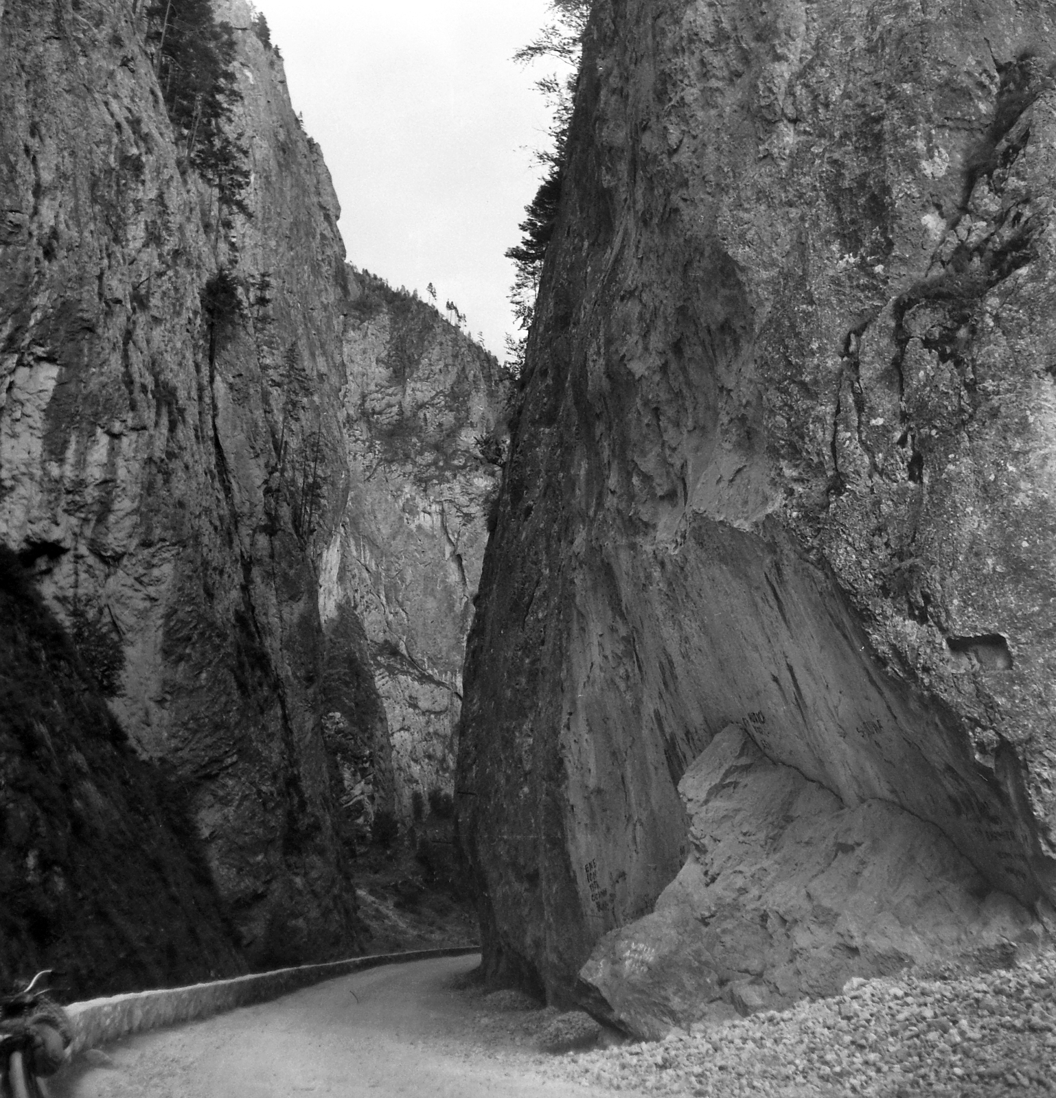 Romania,Transylvania, Bicaz Canyon, 1961, Pálfi Balázs, rock, mountain pass, Fortepan #22286