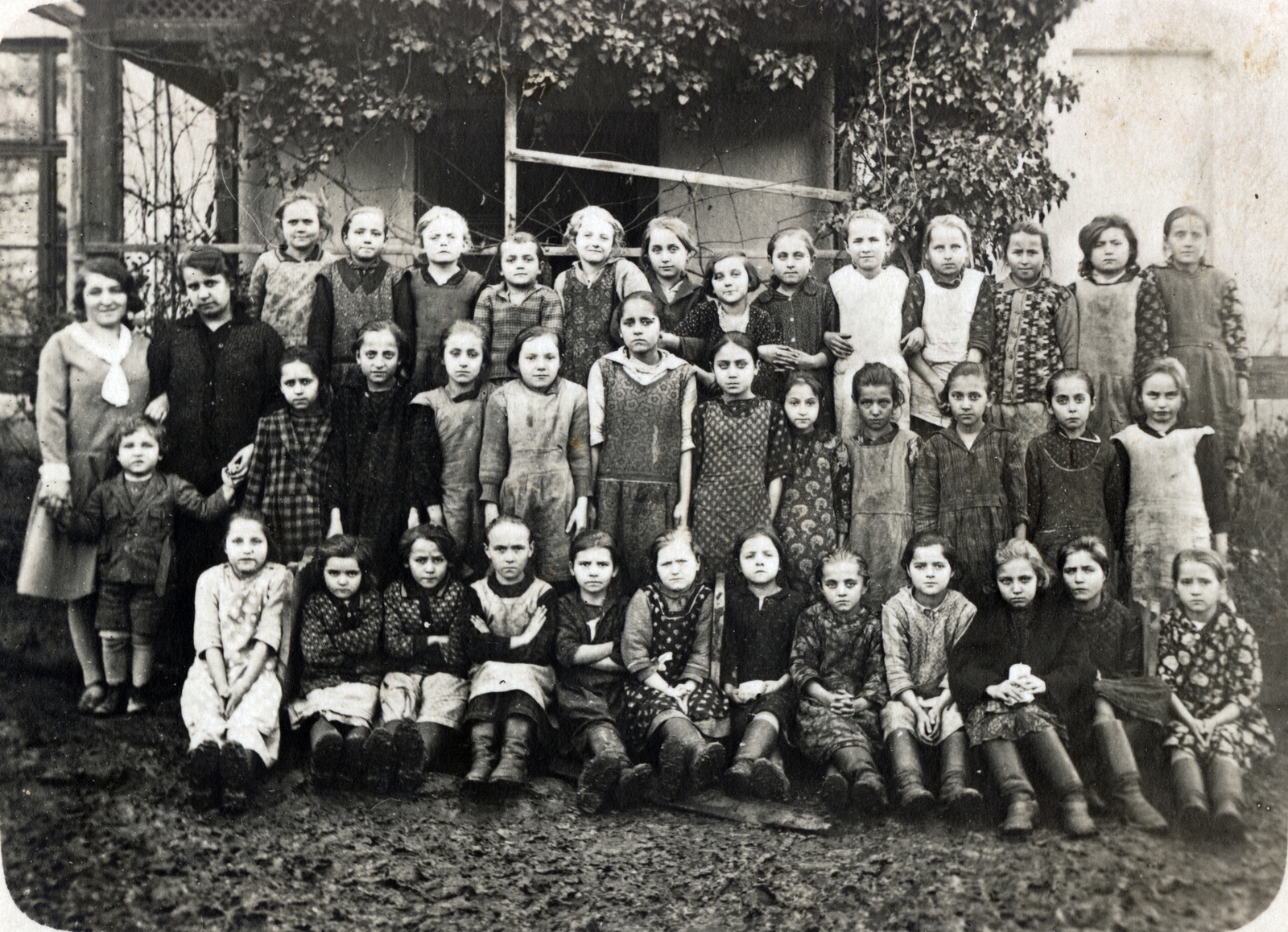 1930, Csirpák Emilné Gecse Anna, kötényruha, lányosztály, Fortepan #222862