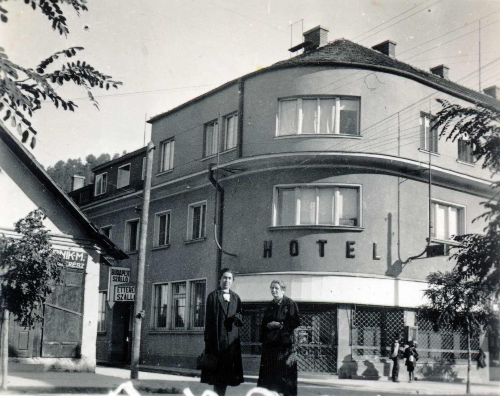 Ukraine,Zakarpattia Oblast, Rakhiv, Miru út (Fő utca) 42., Hotel Budapest (később Hotel Europa)., 1939, Schilberszky, hotel, Fortepan #222894