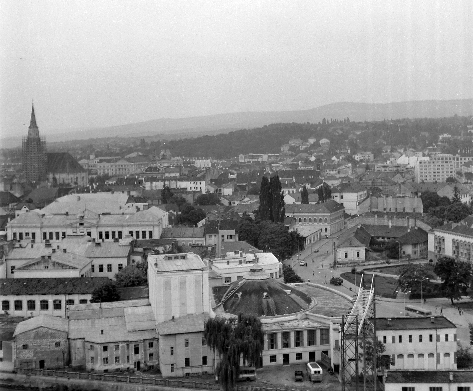 Románia,Erdély, Kolozsvár, látkép a Fellegvárból, előtérben az Állami Magyar Színház épülete, balra a Szent Mihály-templom., 1961, Pálfi Balázs, szecesszió, látkép, opera, madártávlat, Art Nouveau, Márkus Géza-terv, Spiegel Frigyes-terv, Fortepan #22294