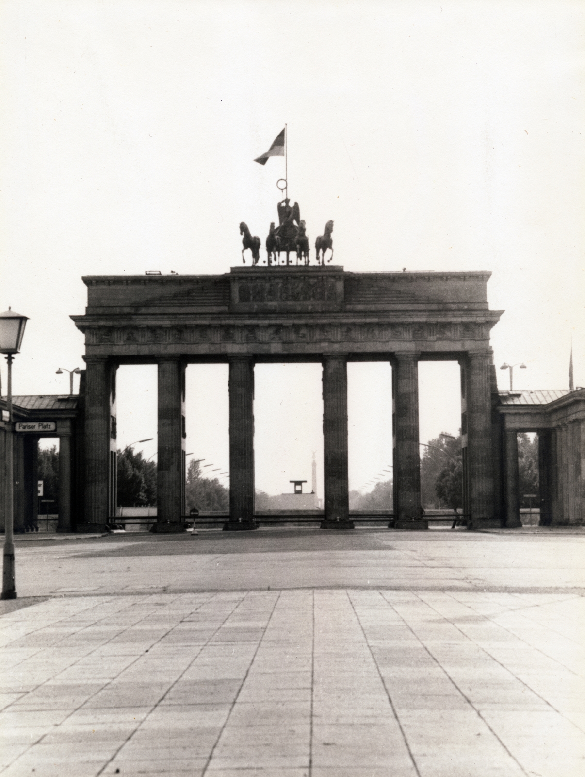 Germany, Berlin, Kelet-Berlin, Pariser Platz, Brandenburgi kapu., 1964, Almássy László, East-Berlin, GDR, Berlin Wall, Fortepan #223022