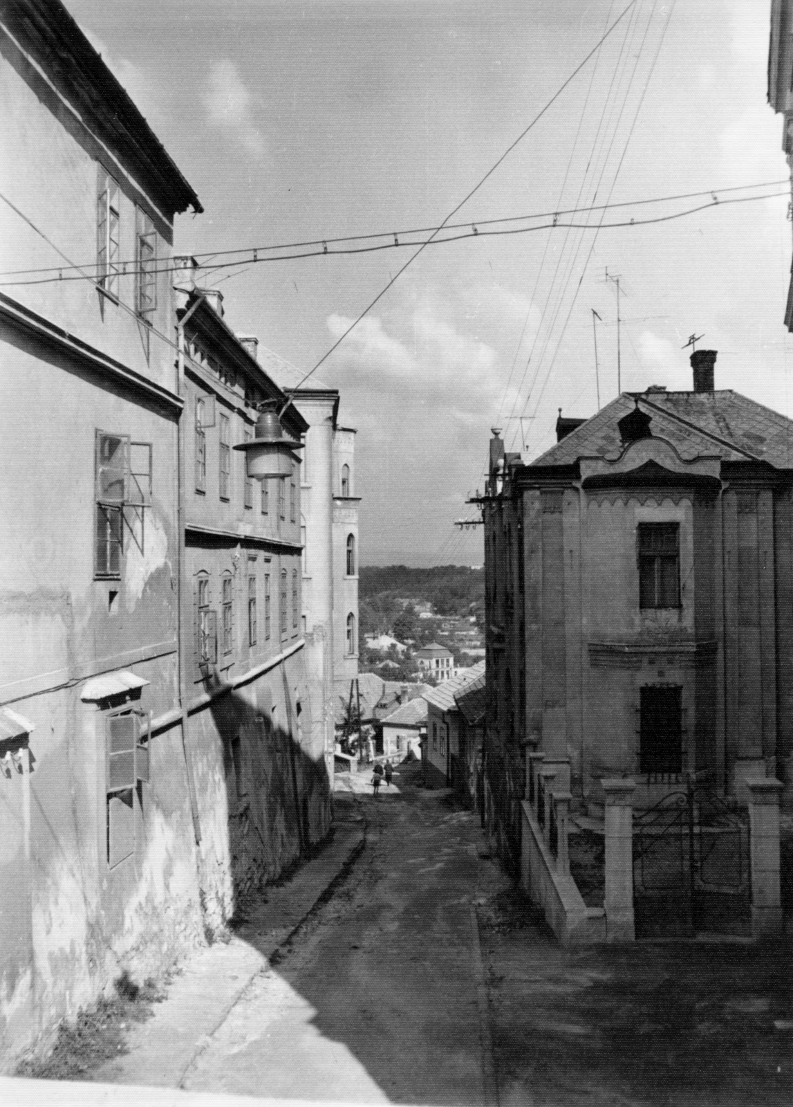 Hungary, Veszprém, Ányos Pál utca az Óváros (Vörös Hadsereg) térről nézve. Háttérben az Aranyos-völgy., 1962, Almássy László, picture, flight of stairs, Fortepan #223036